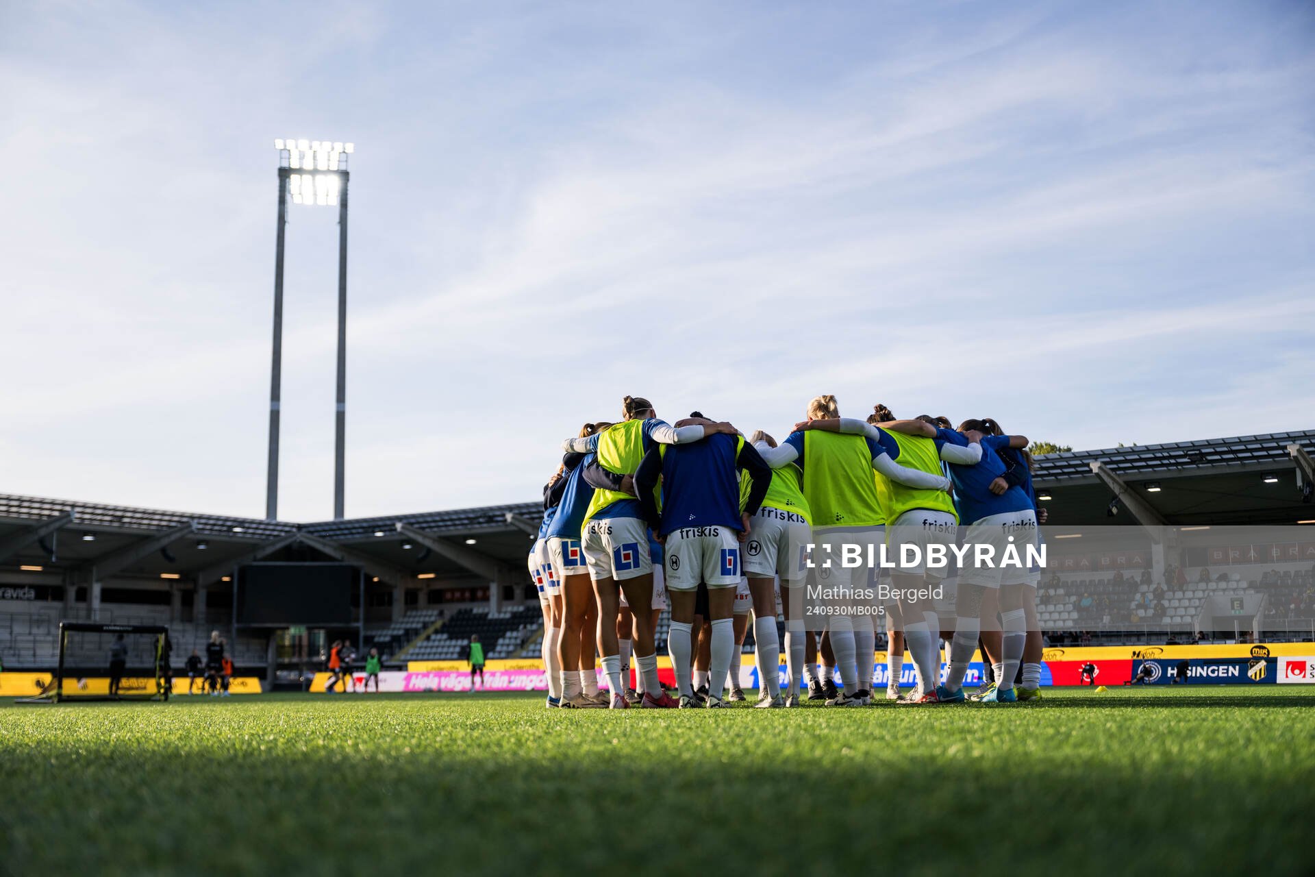 Växjös spelare samlas inför fotbollsmatchen i Damallsvenskan mellan Häcken och Växjö DFF den 30 september 2024 i Göteborg. 