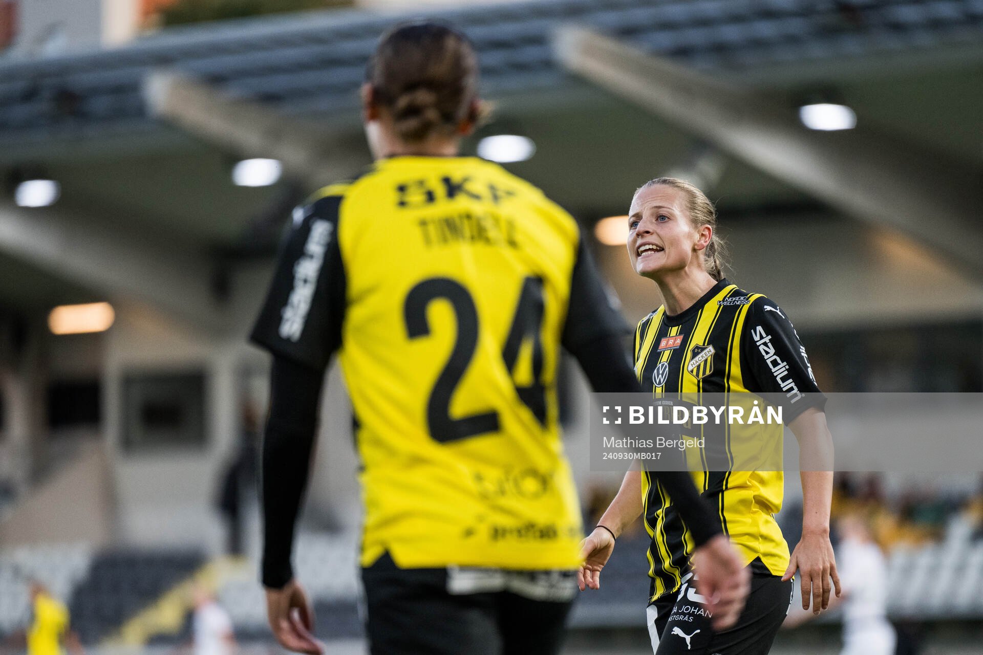 Häckens målvakt Loes Geurts reagerar