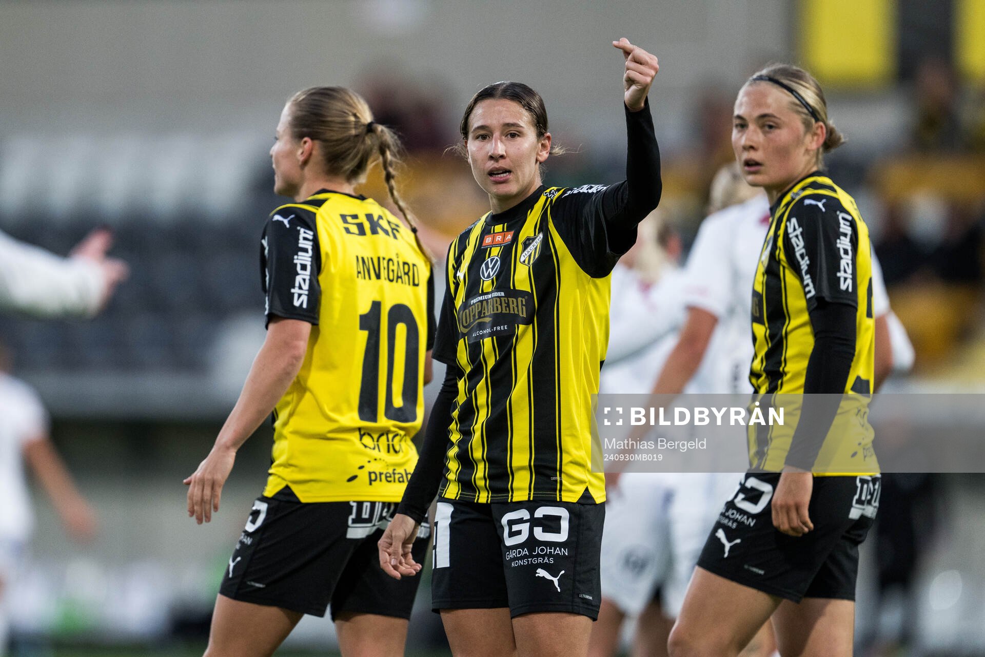 Häckens Tabby Tindell jublar