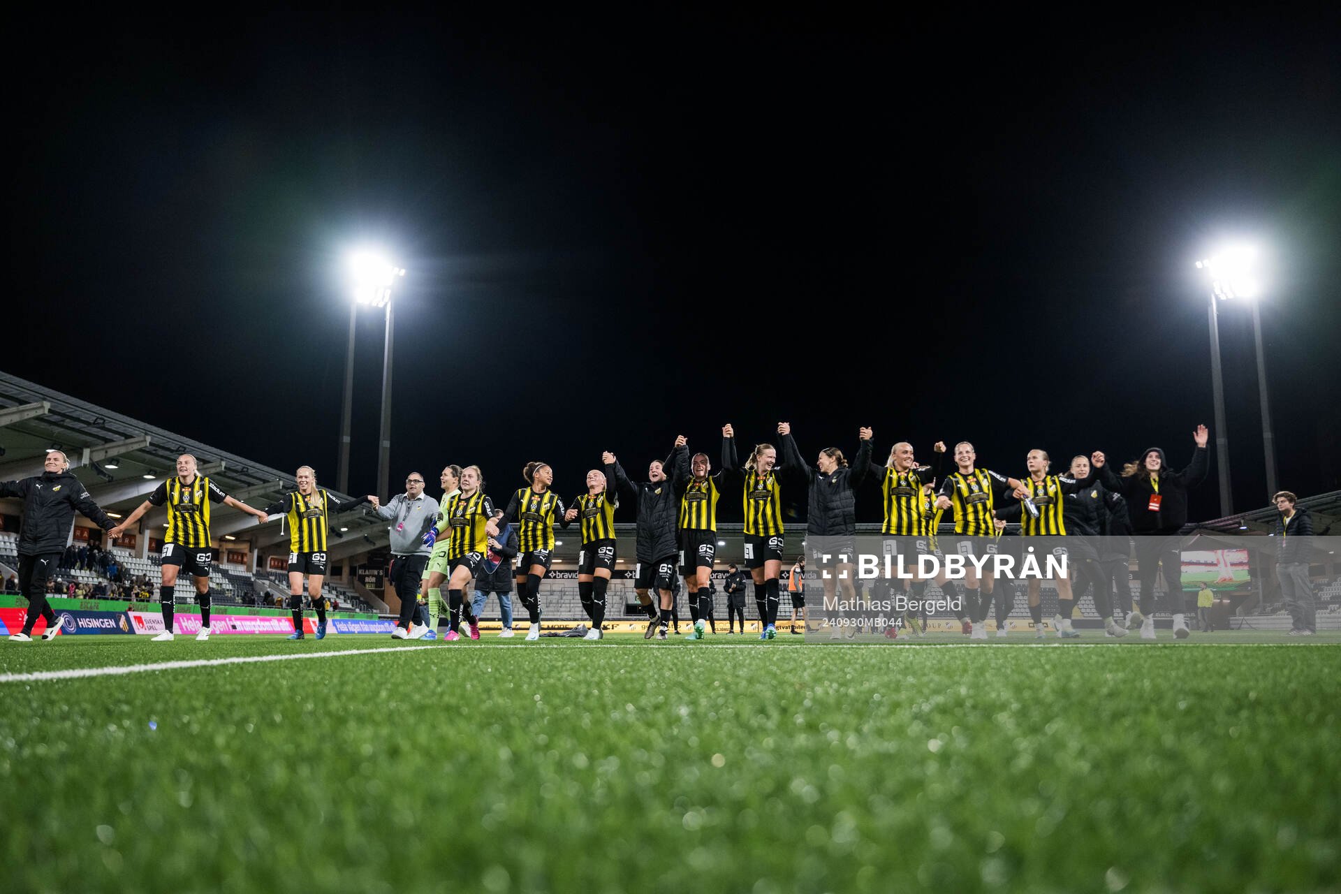 Häckens spelare jublar