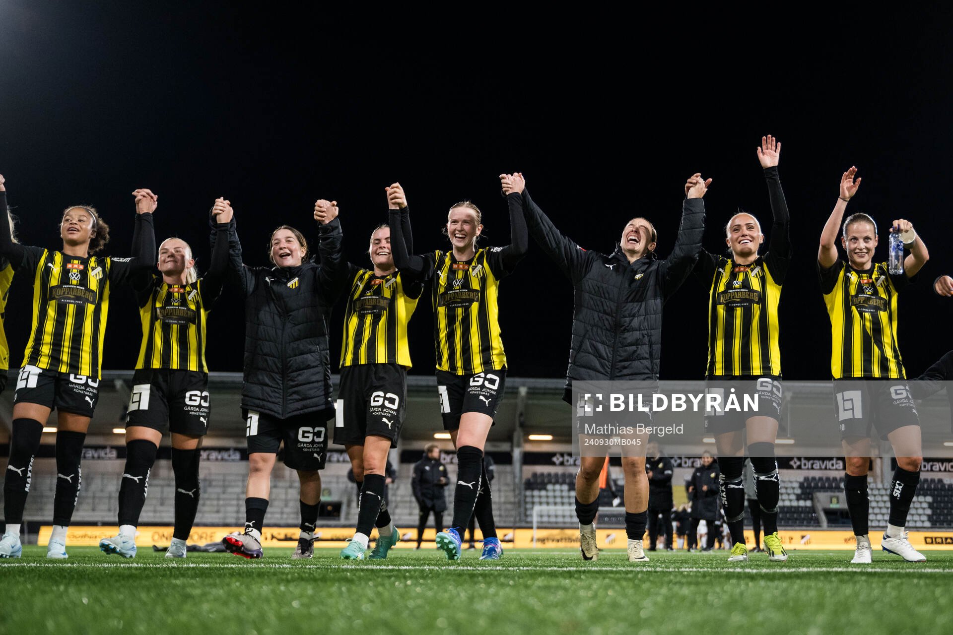 Häckens Emma Östlund och Tabby Tindell jublar