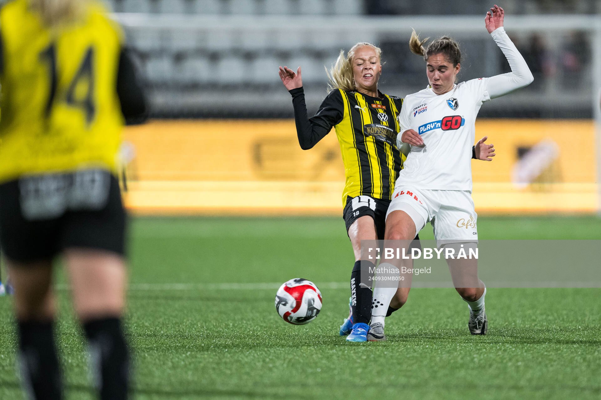 Häckens Lisa Löwing och Växjö DFFs Bryndis Arna