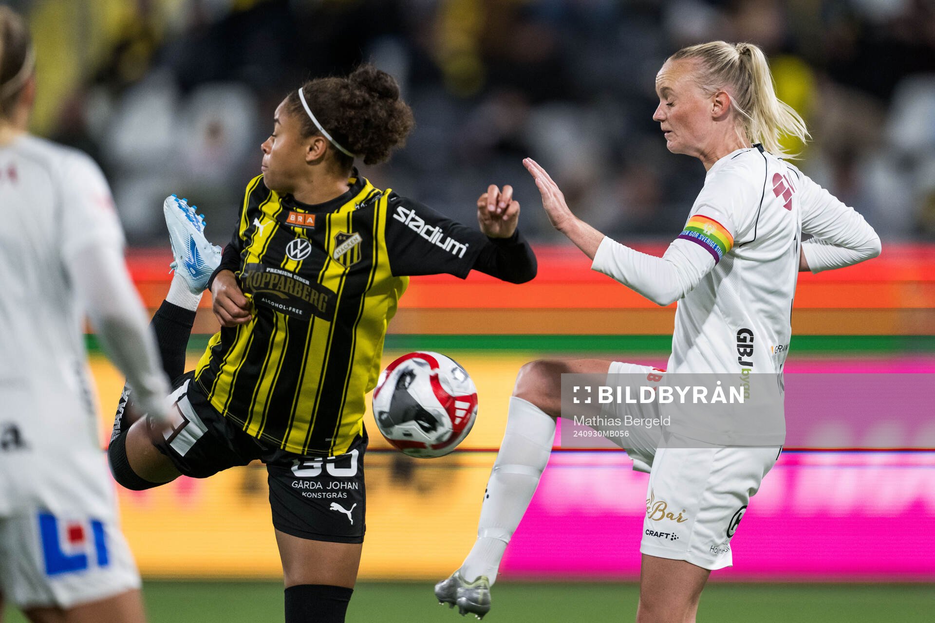 Häckens Felicia Schröder och Växjö DFFs Emma Pennsäter