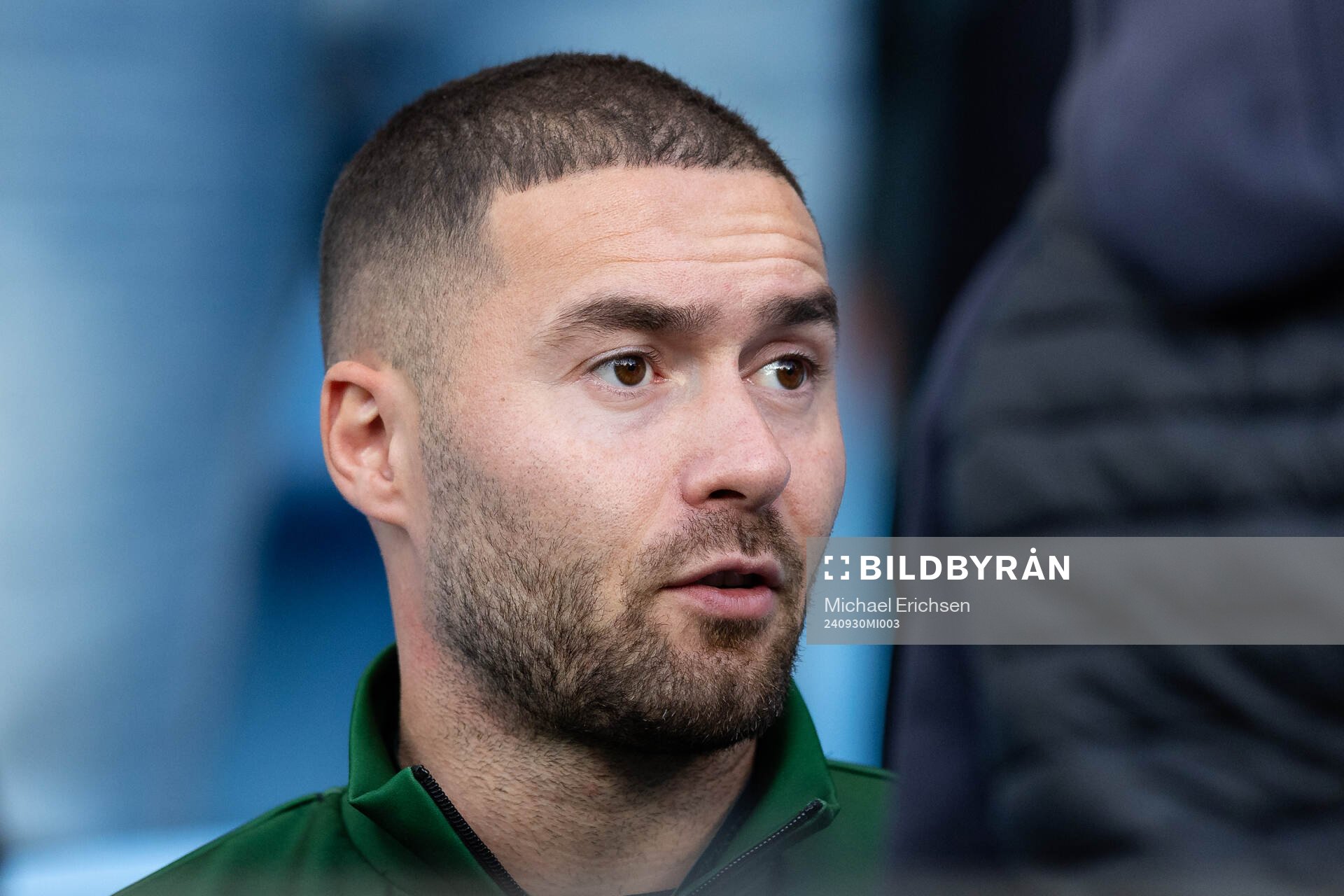 GAIS målvakt Mergim Krasniqi på läktaren