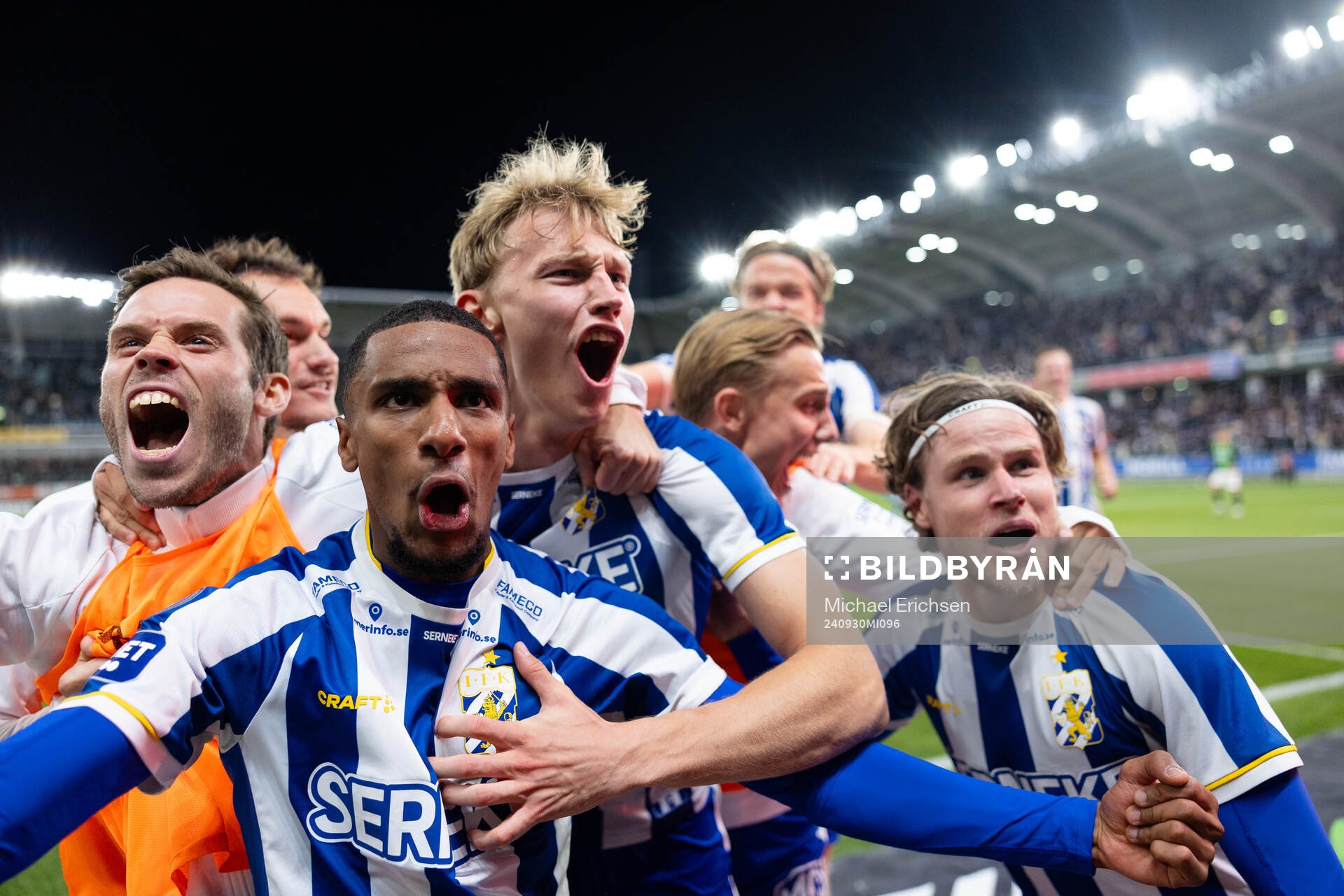 IFK Göteborgs Laurs Skjellerup jublar ihop med Emil Salomonsson, Paulos Abraham och Gustaf Norlin efter 2-0 under fotbollsmatchen i Allsvenskan mellan IFK Göteborg och GAIS den 30 september 2024 i Göteborg.