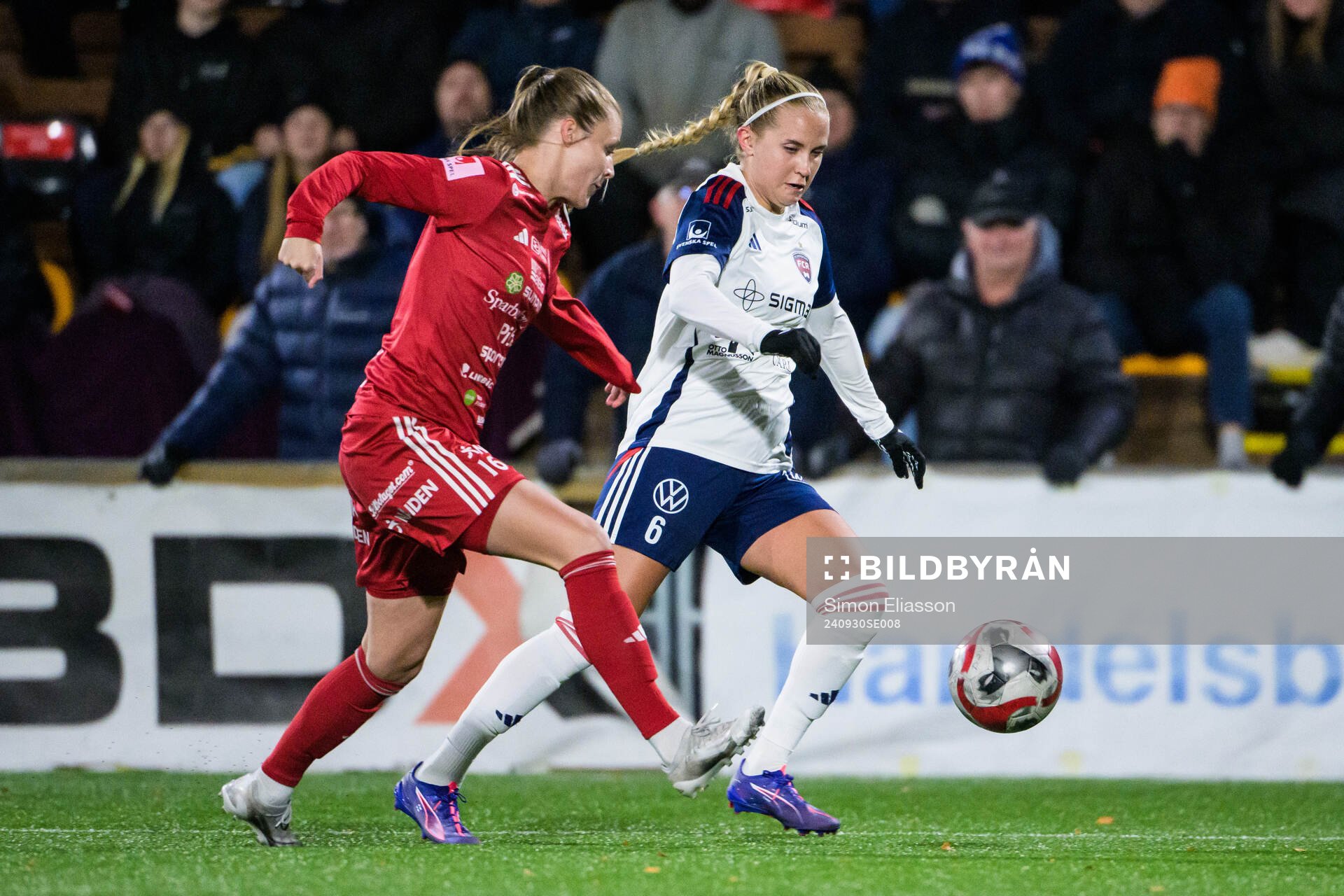 Piteås Olivia Holm och FC Rosengårds Ria Noora Minerva