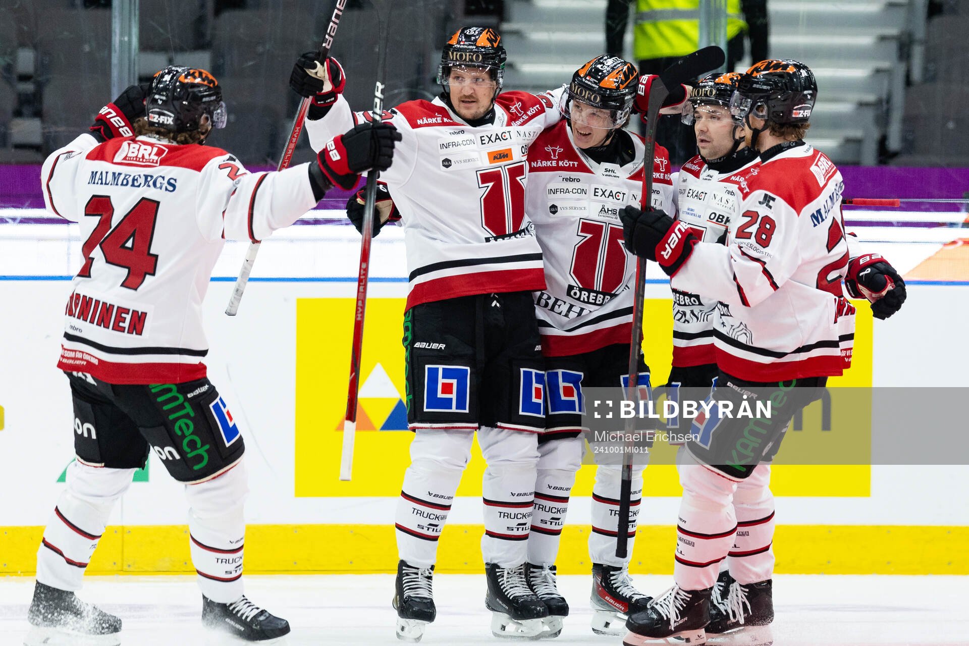 Örebros Patrik Puistola jublar