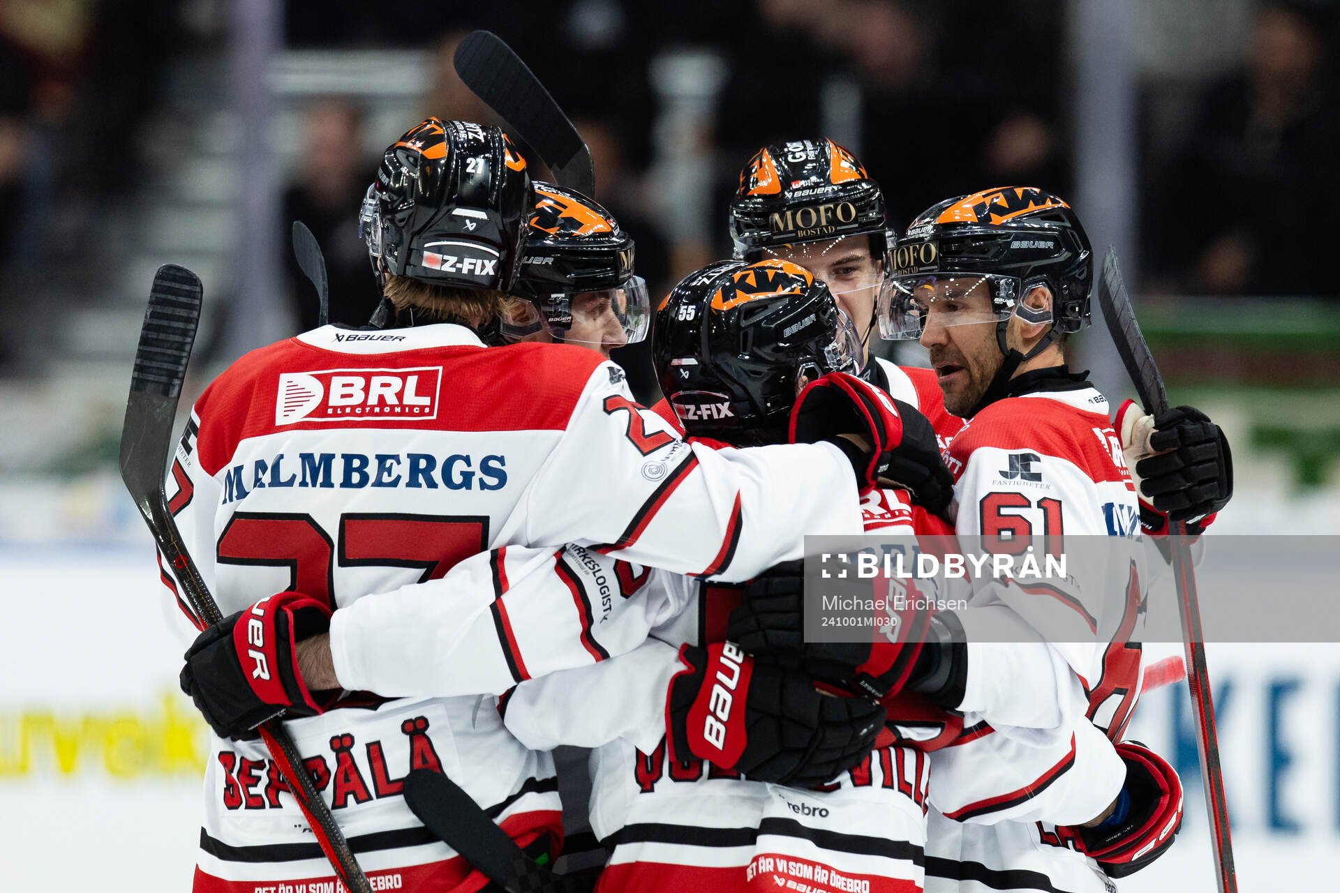 Örebros David Quenneville jublar med lagkamrater