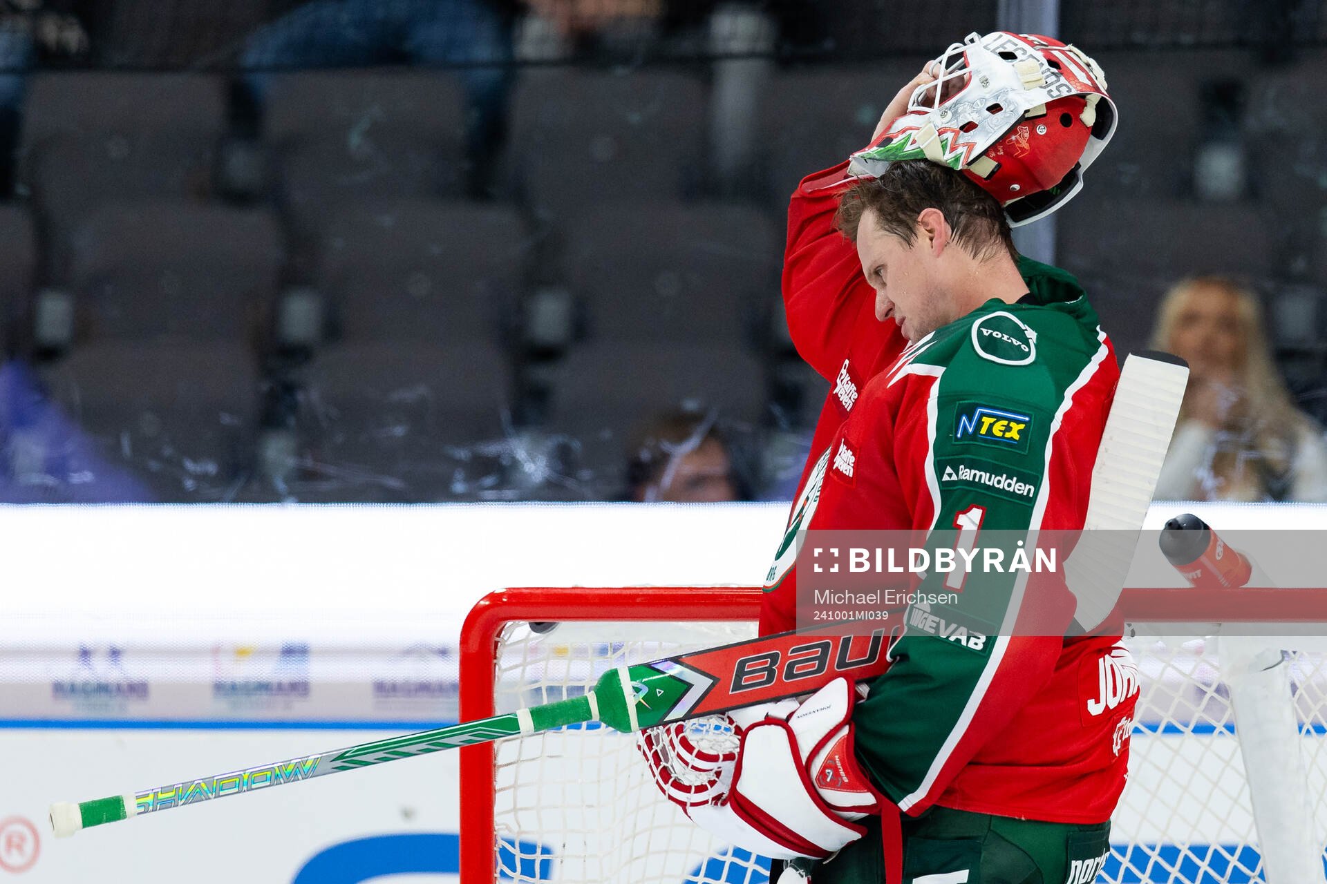 Frölundas målvakt Lars Johansson deppar
