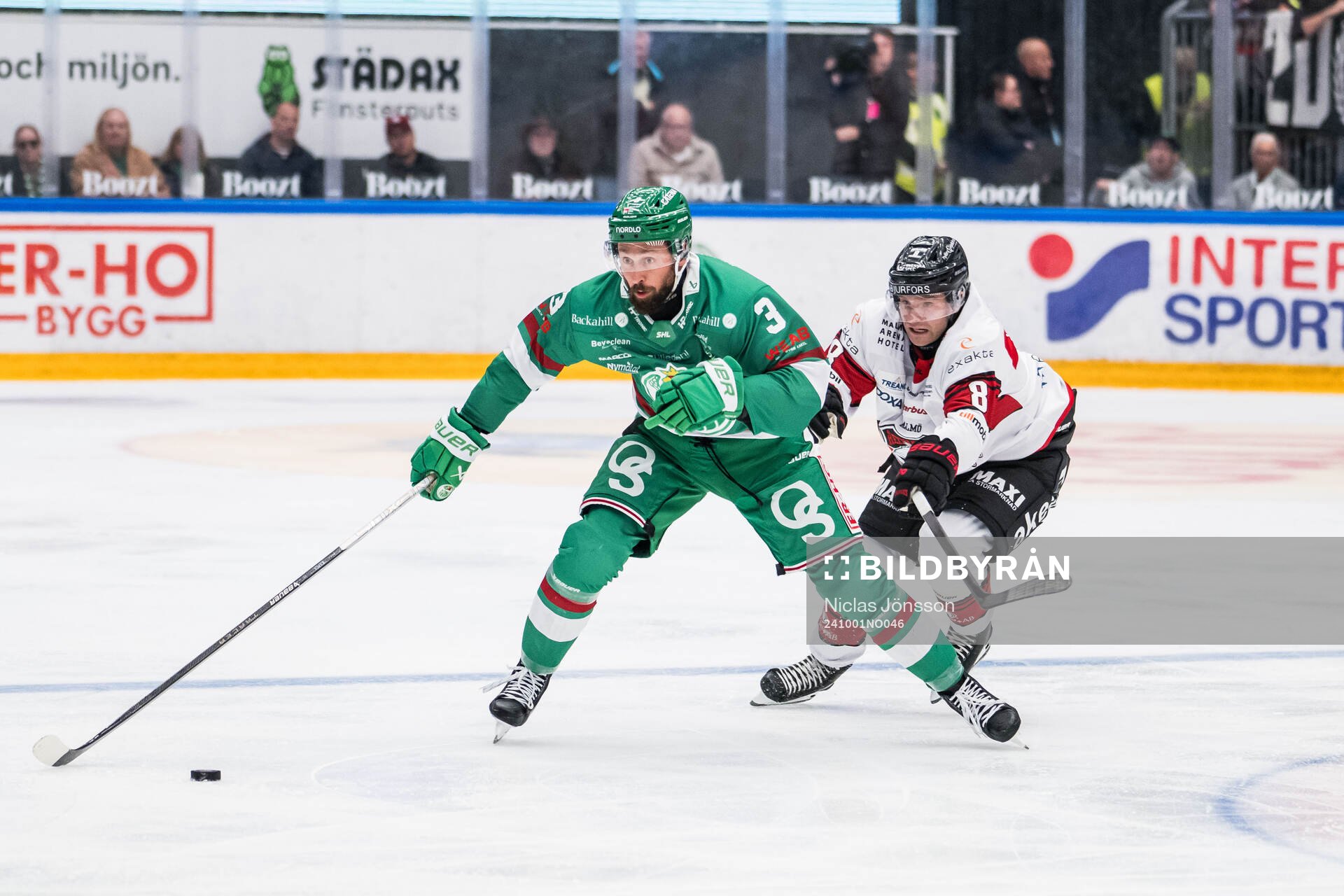 Rögles Michael Kapla och Malmö Redhawks Johan Olofsson
