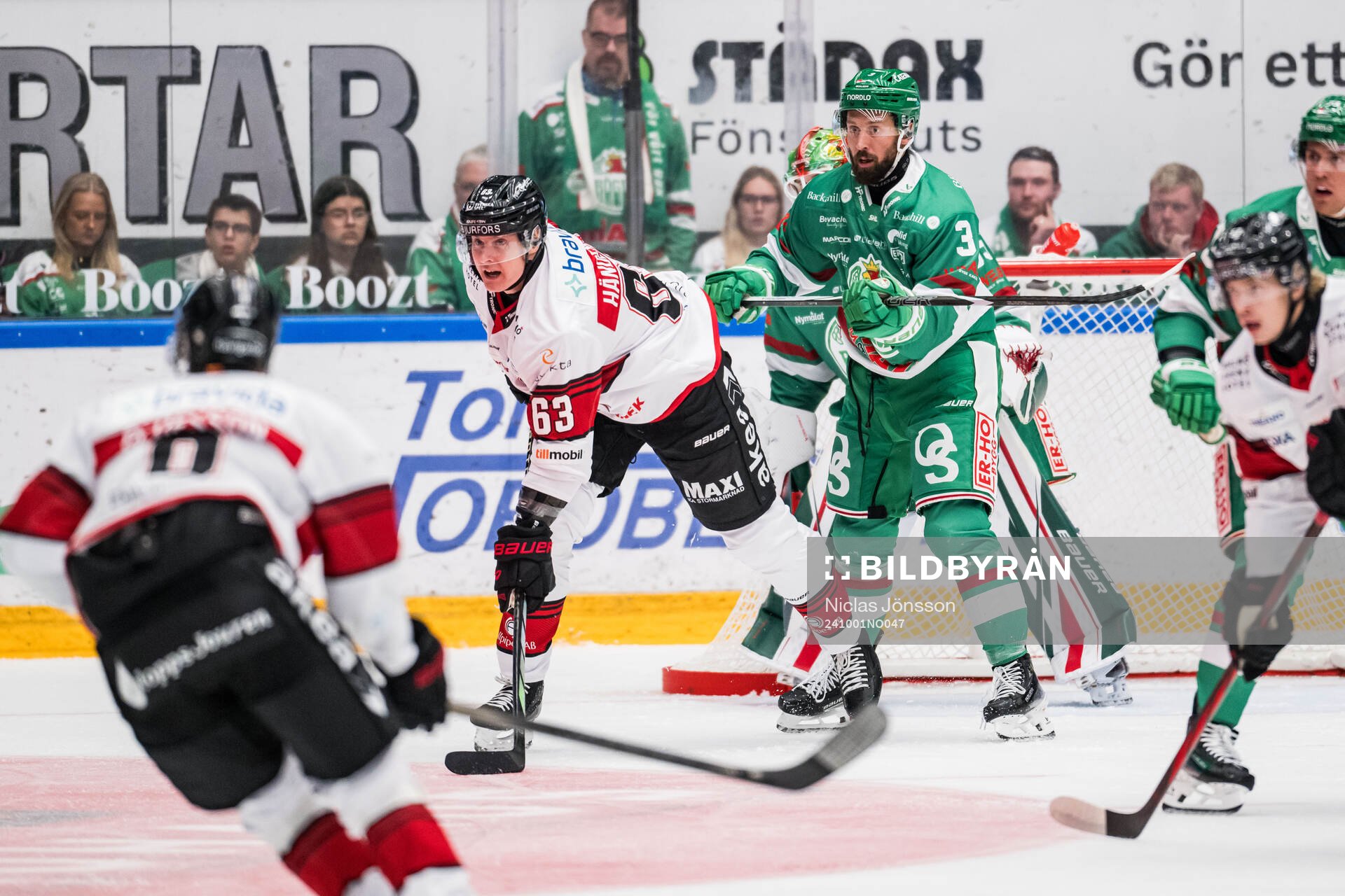 Malmö Redhawks Fredrik Händemark och Rögles Michael Kapla