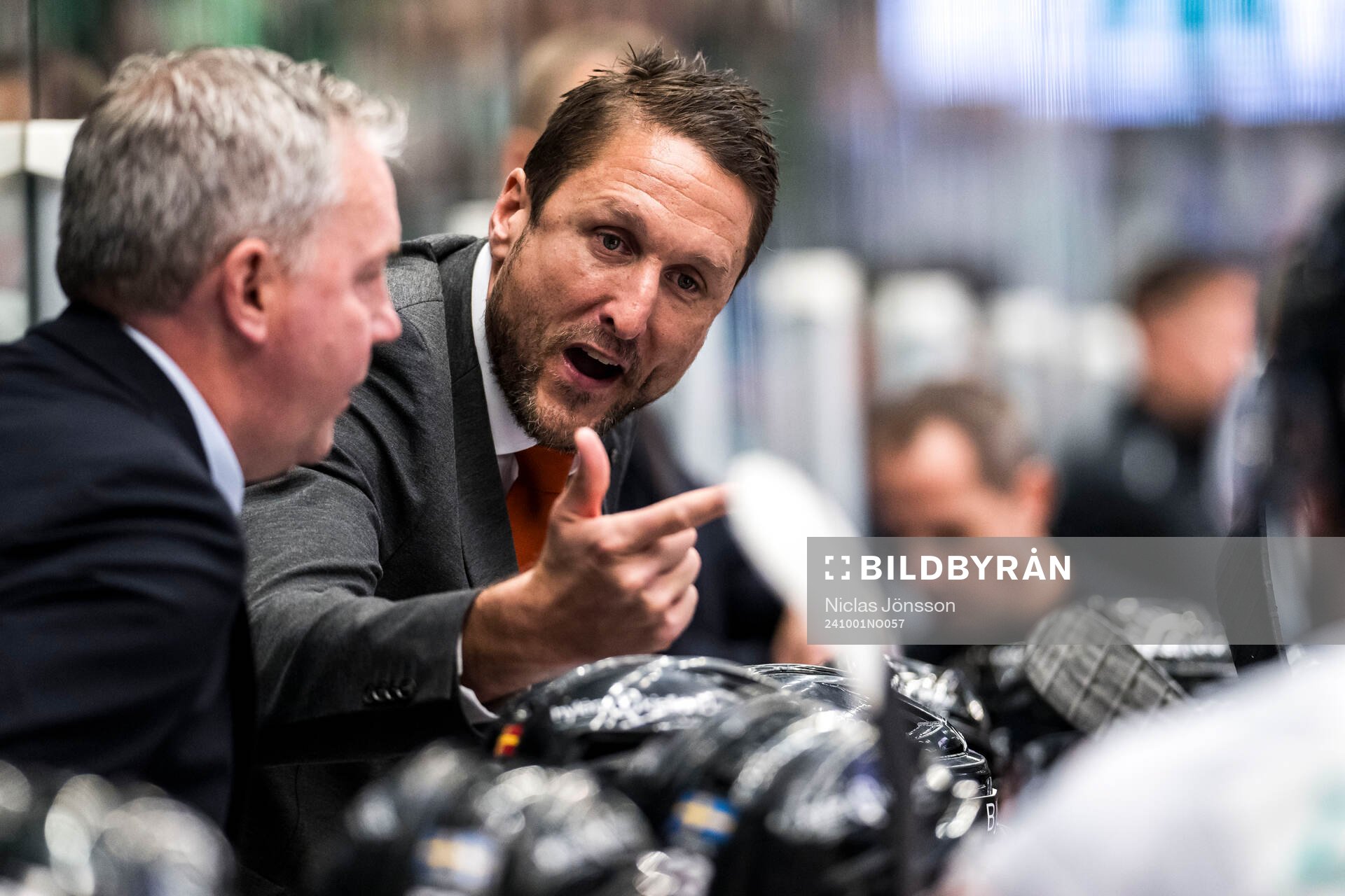Malmö Redhawks tränare Tomas Kollar reagerar