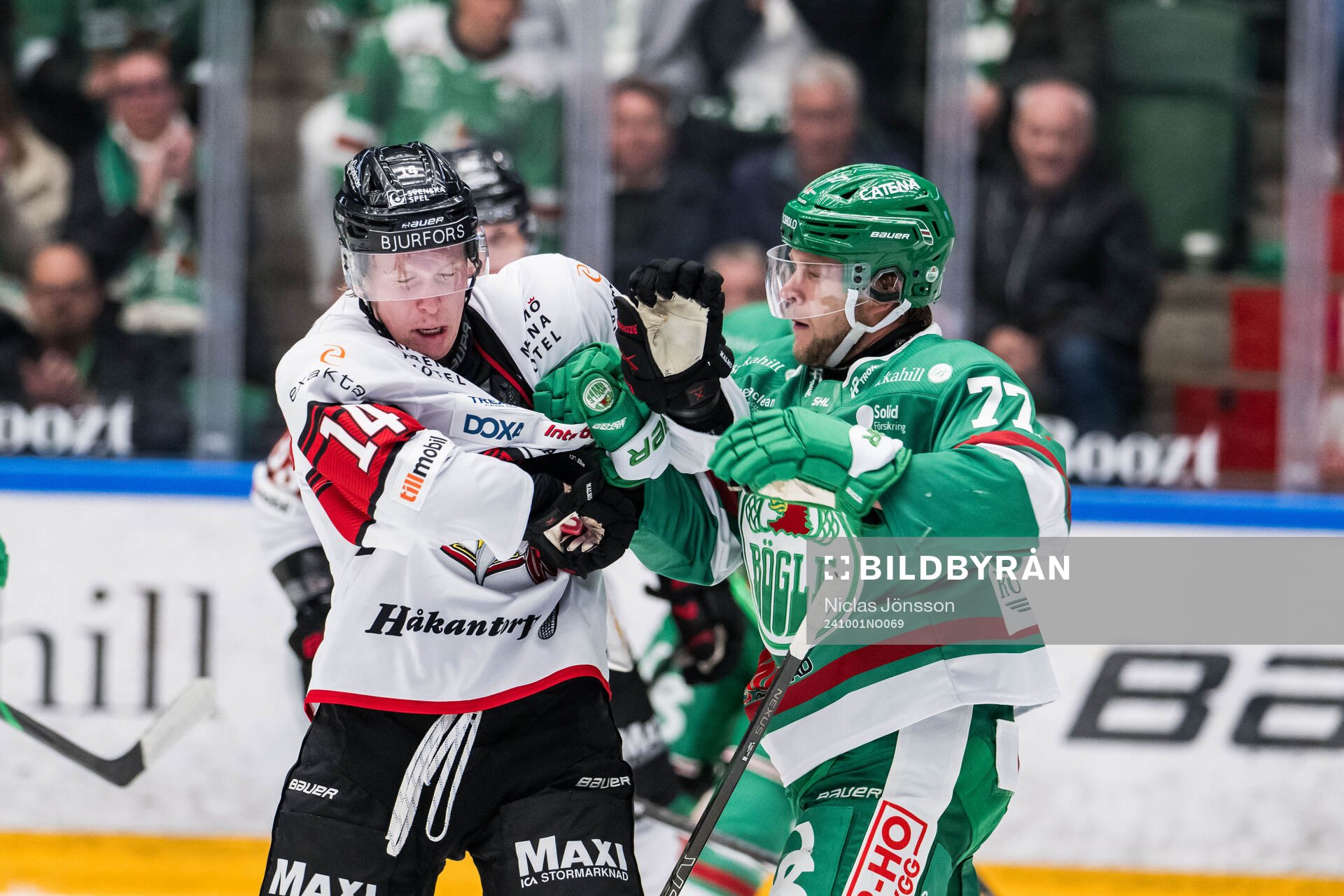 Malmö Redhawks Otto Stenberg och Rögles Jesper Pettersson