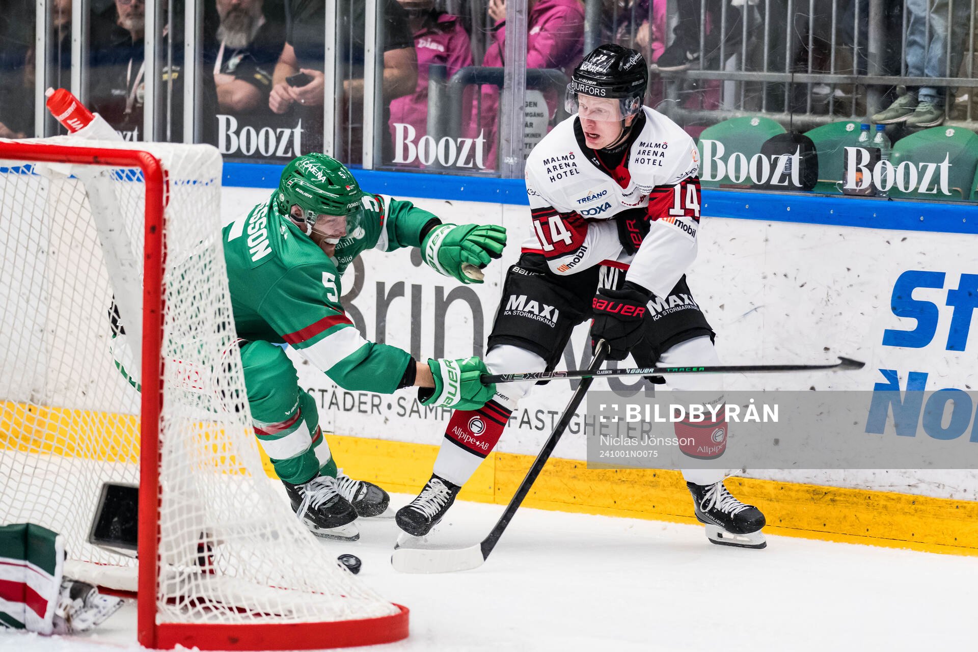 Rögles Filip Johansson och Malmö Redhawks Otto Stenberg