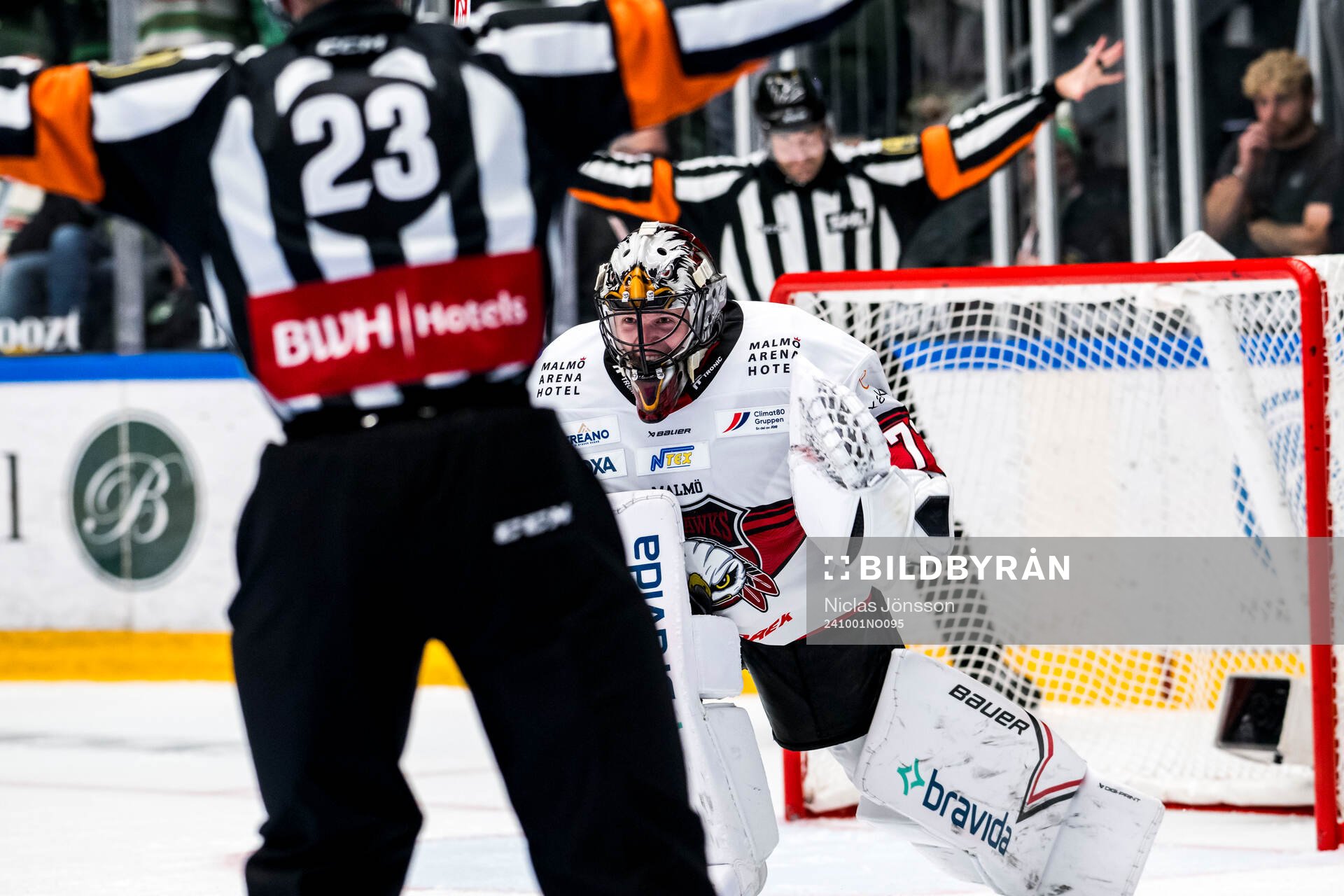 Malmö Redhawks målvakt Daniel Marmenlind jublar