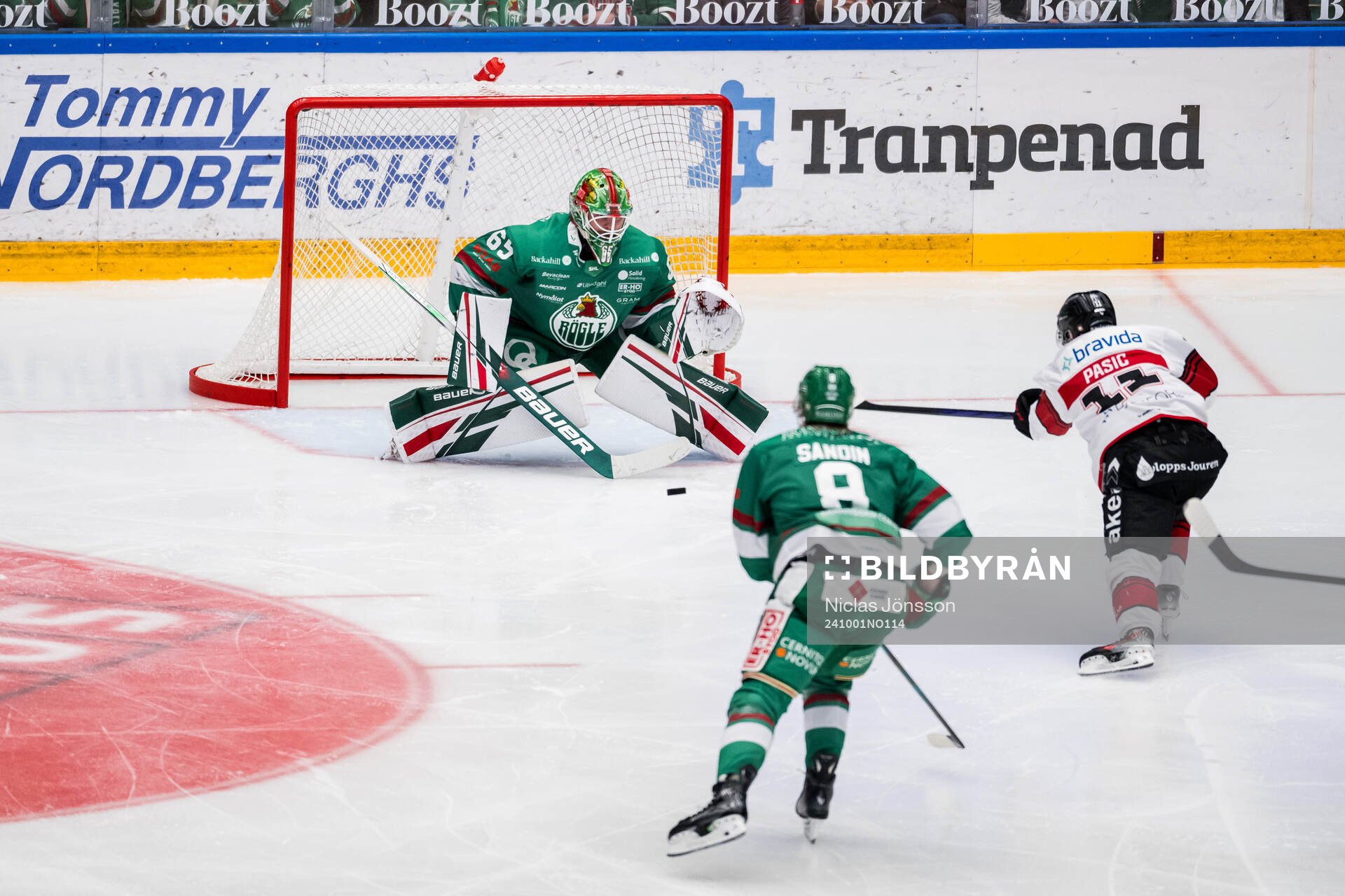 Rögles målvakt Christoffer Rifalk  och Malmö Redhawks