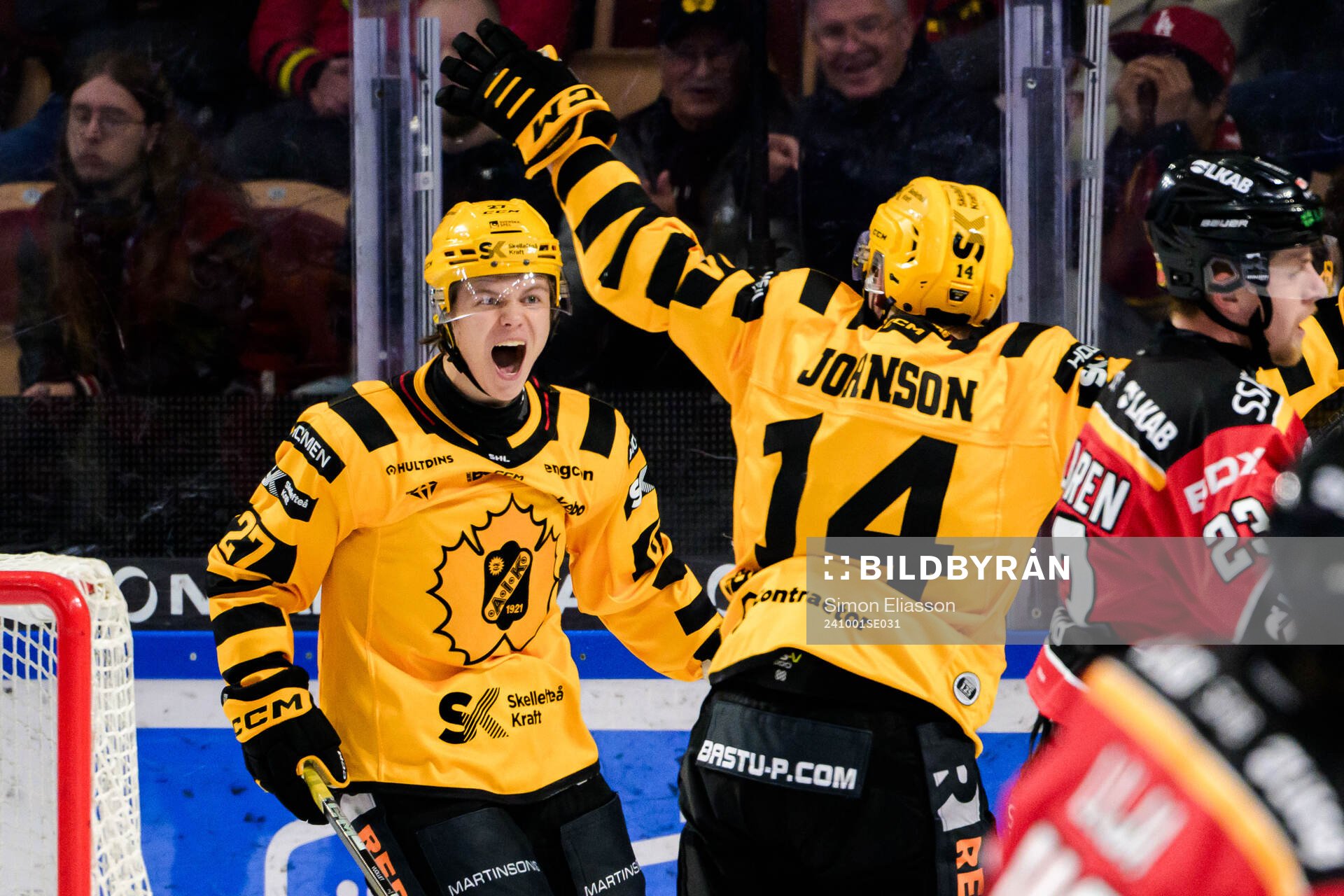 Skellefteås Oskar Vuollet jublar