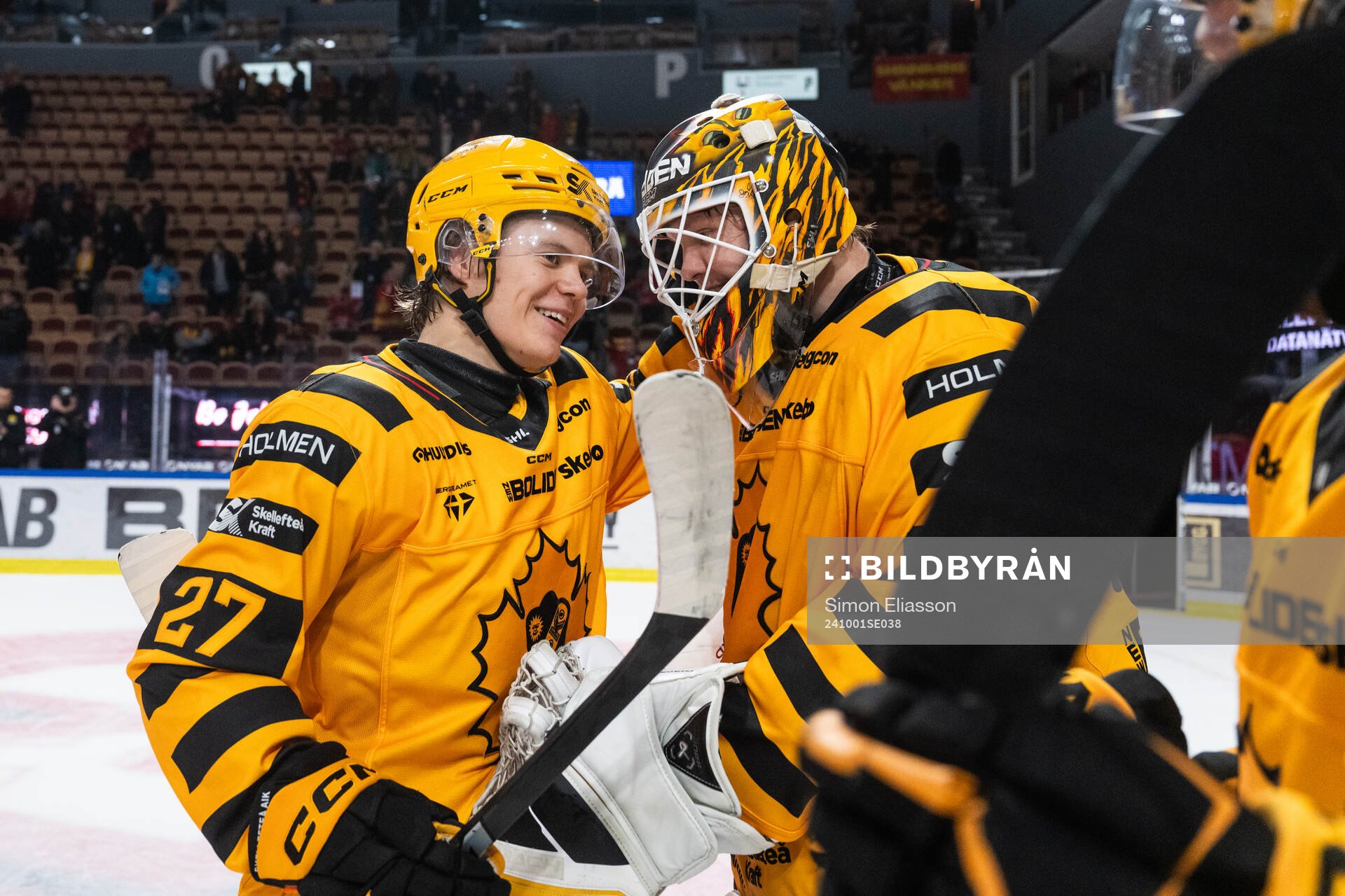 Skellefteås Oskar Vuollet och målvakt Linus Söderström