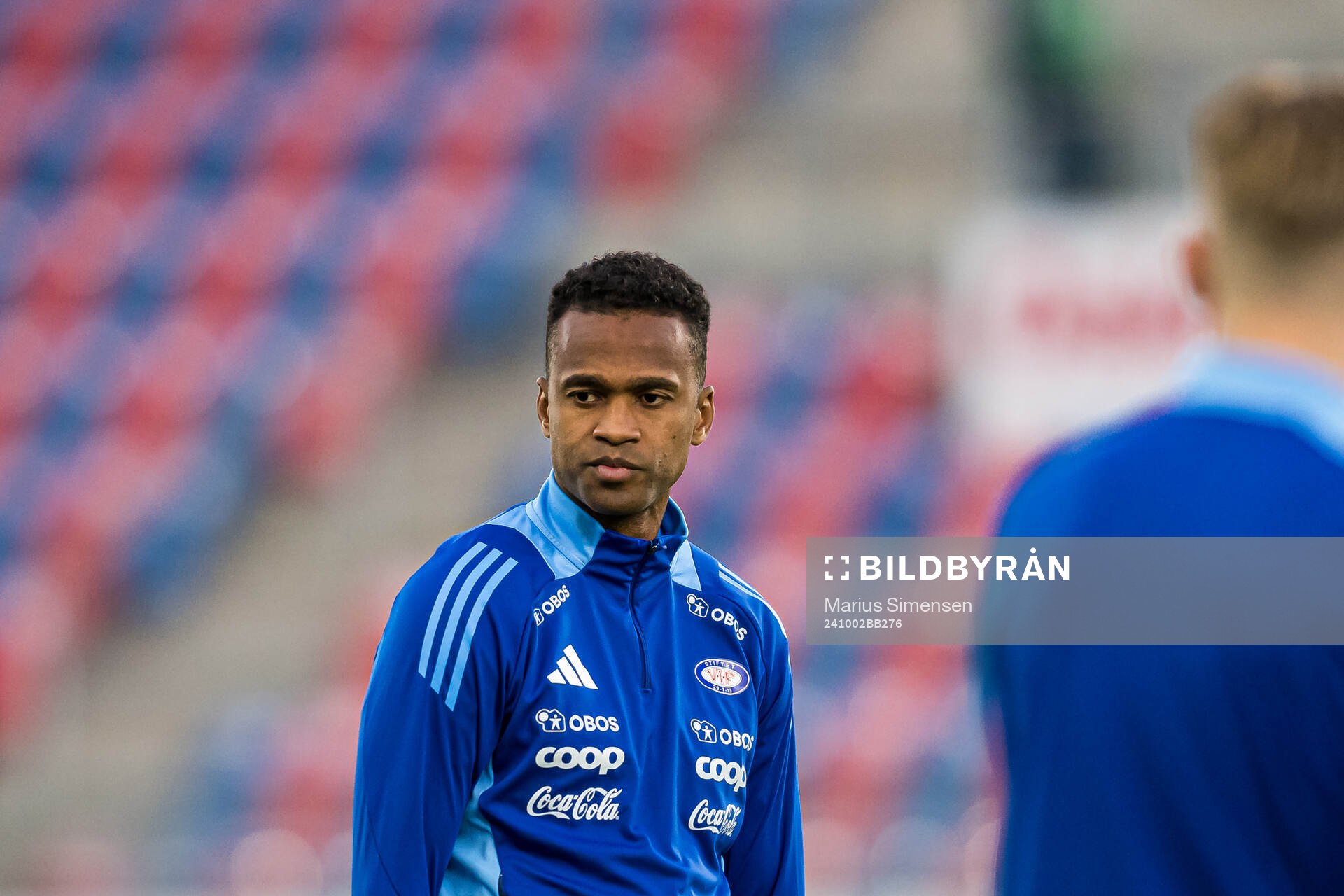 Ola Williams Kamara of Vålerenga warms up