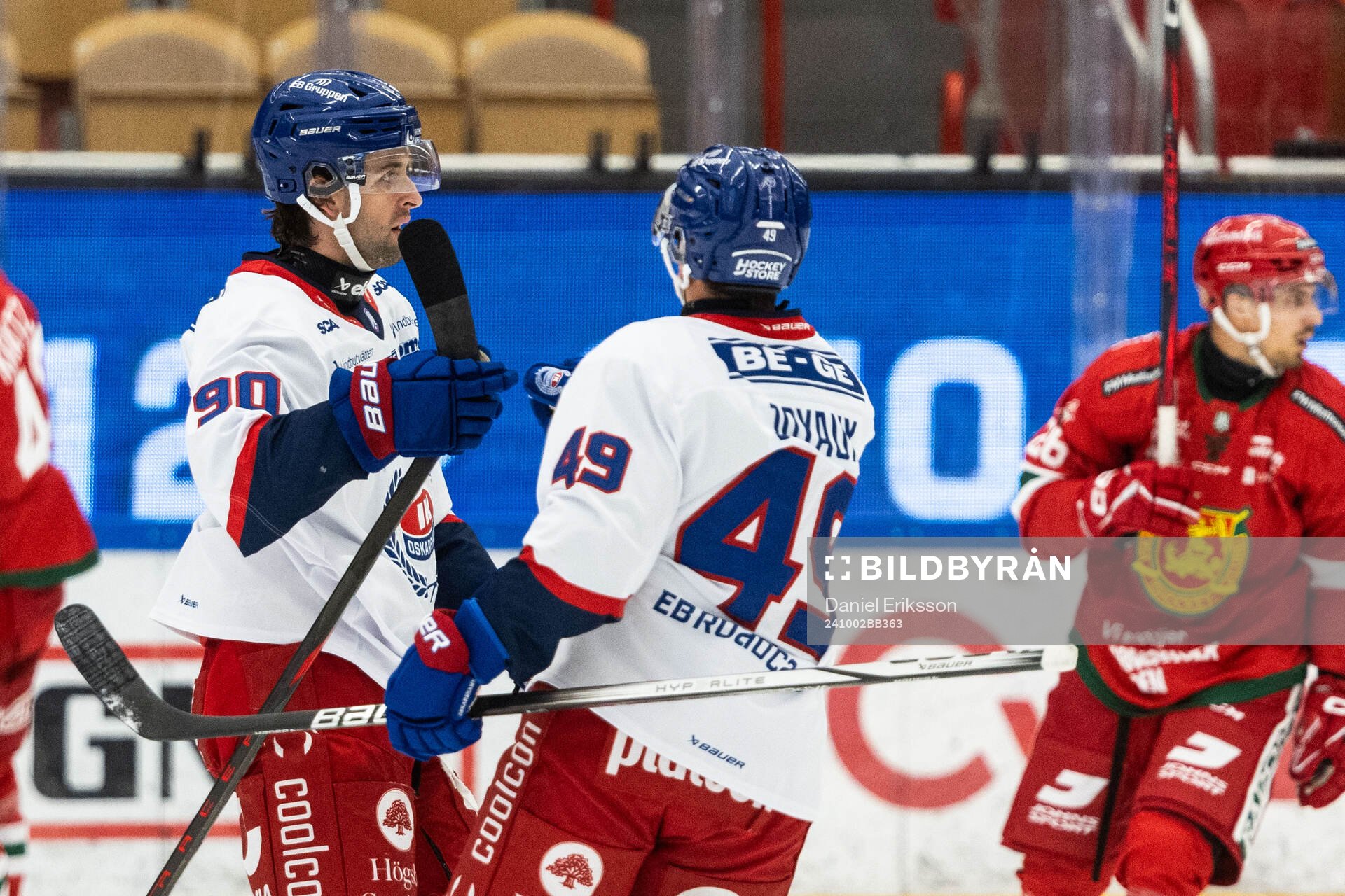 IK Oskarshamns Liam Hawel jublar med Michael Joyaux