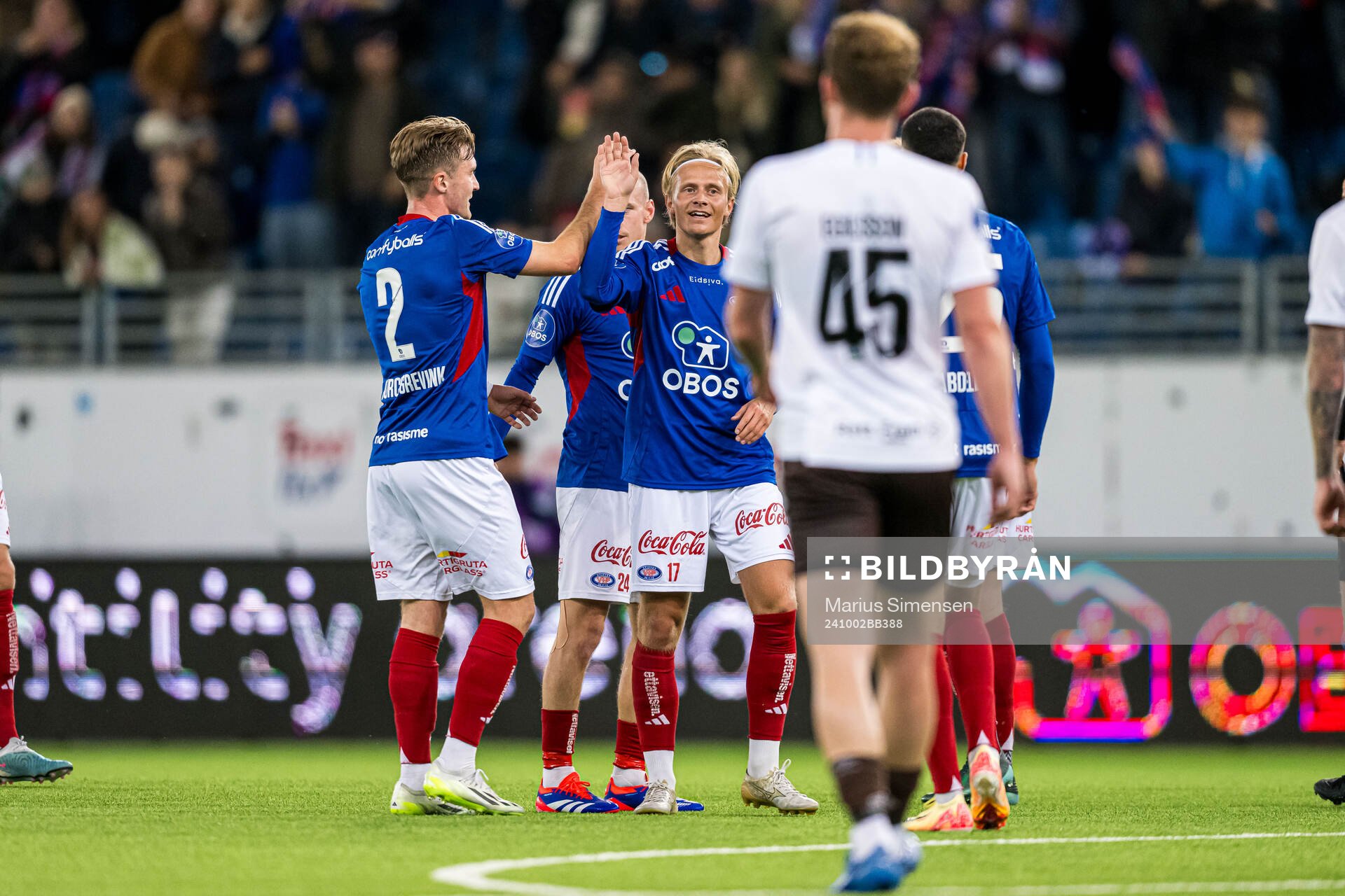 Carl Lange of Vålerenga celebrates