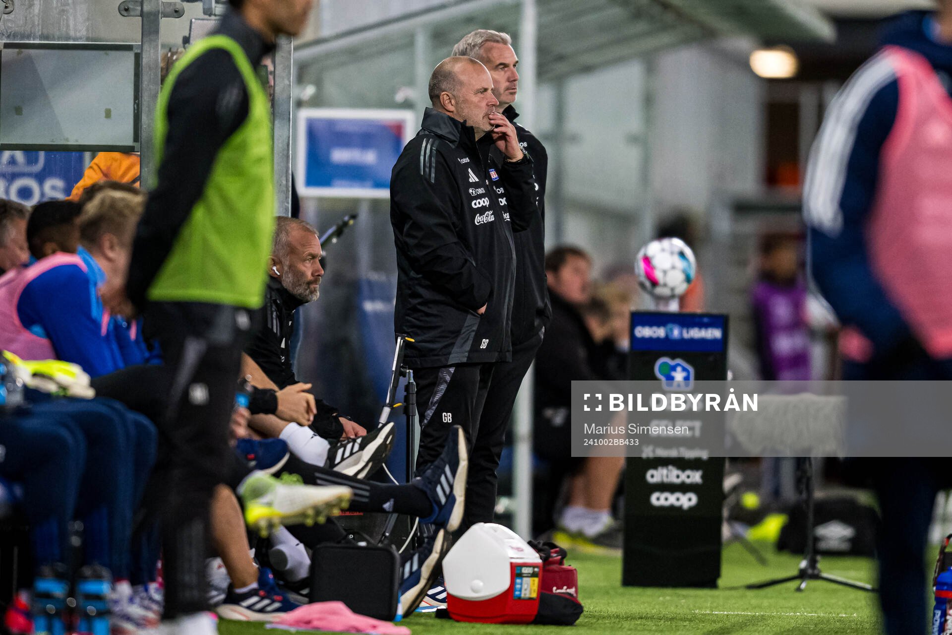 Geir Bakke, head coach of Vålerenga, and Petter Myhre, assistant coach of Vålerenga, during the OBOS-ligaen match between Vålerenga and Mjøndalen on October 2, 2024 in Oslo.