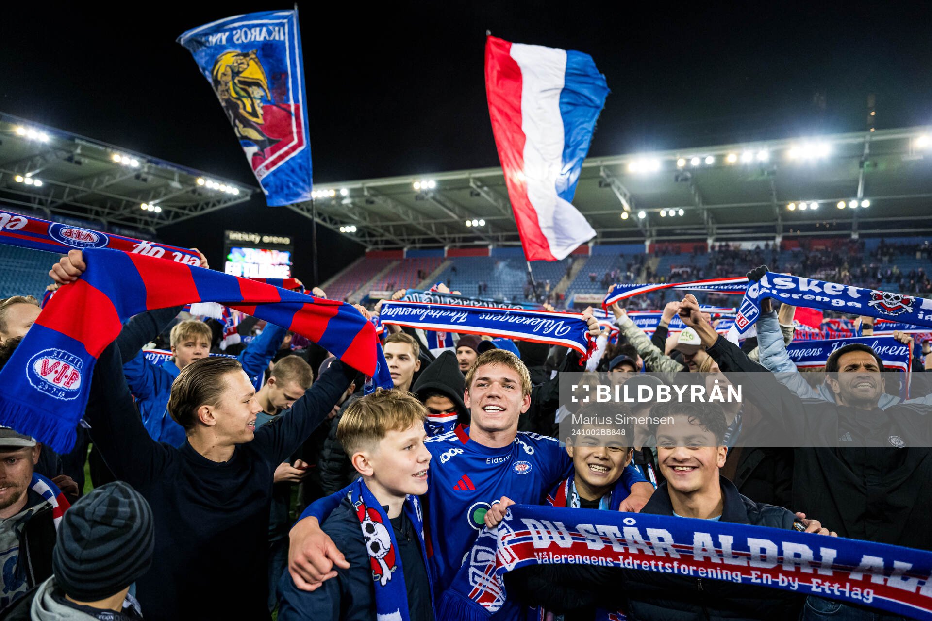 Mees Rijks of Vålerenga celebrates promotion to the