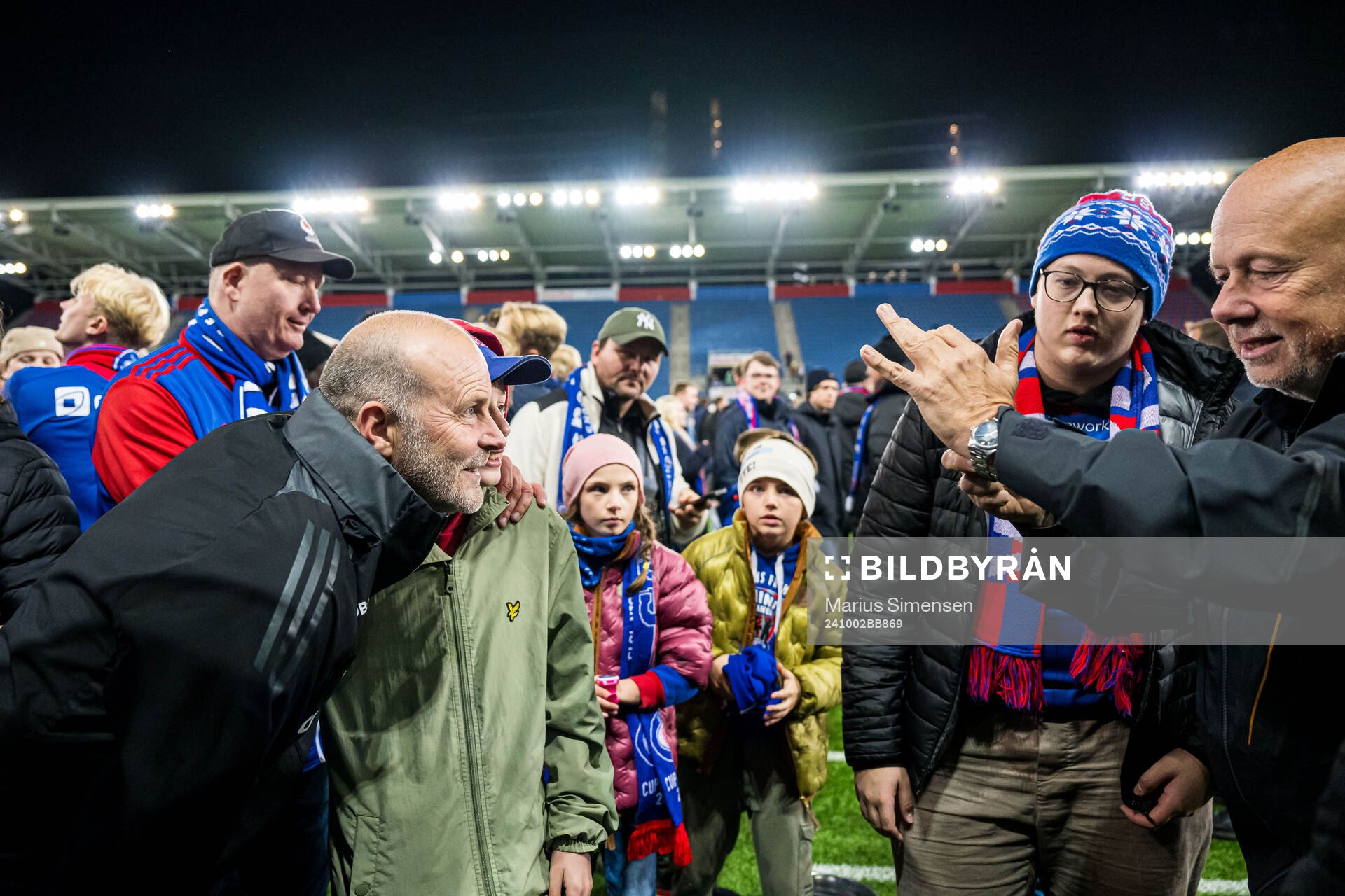 Geir Bakke, head coach of Vålerenga, celebrates promotion