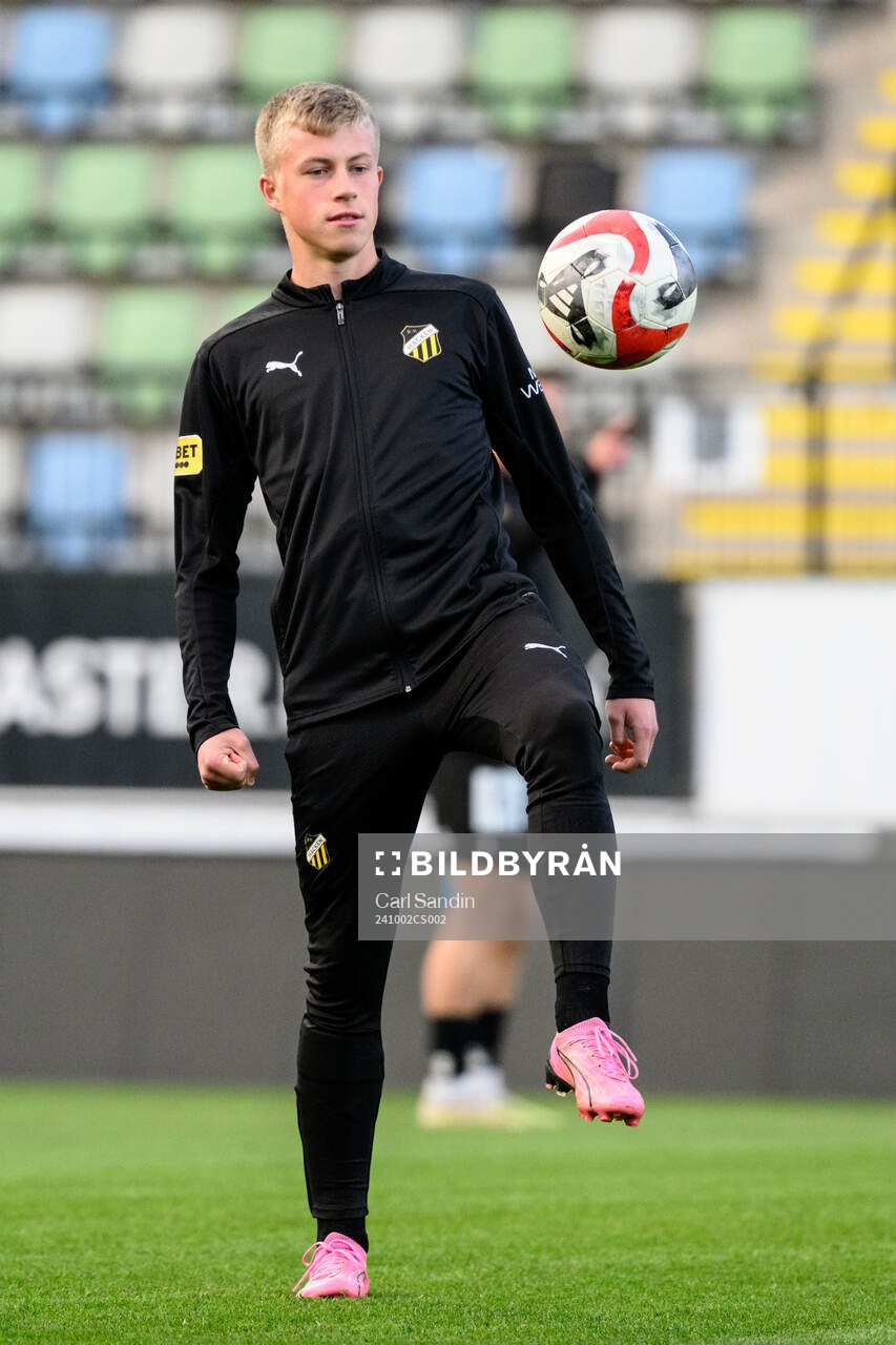 Häckens Noah Ek inför fotbollsmatchen i Svenska Cupen mellan IK Tord och Häcken den 2 oktober 2024 i Jönköping. 