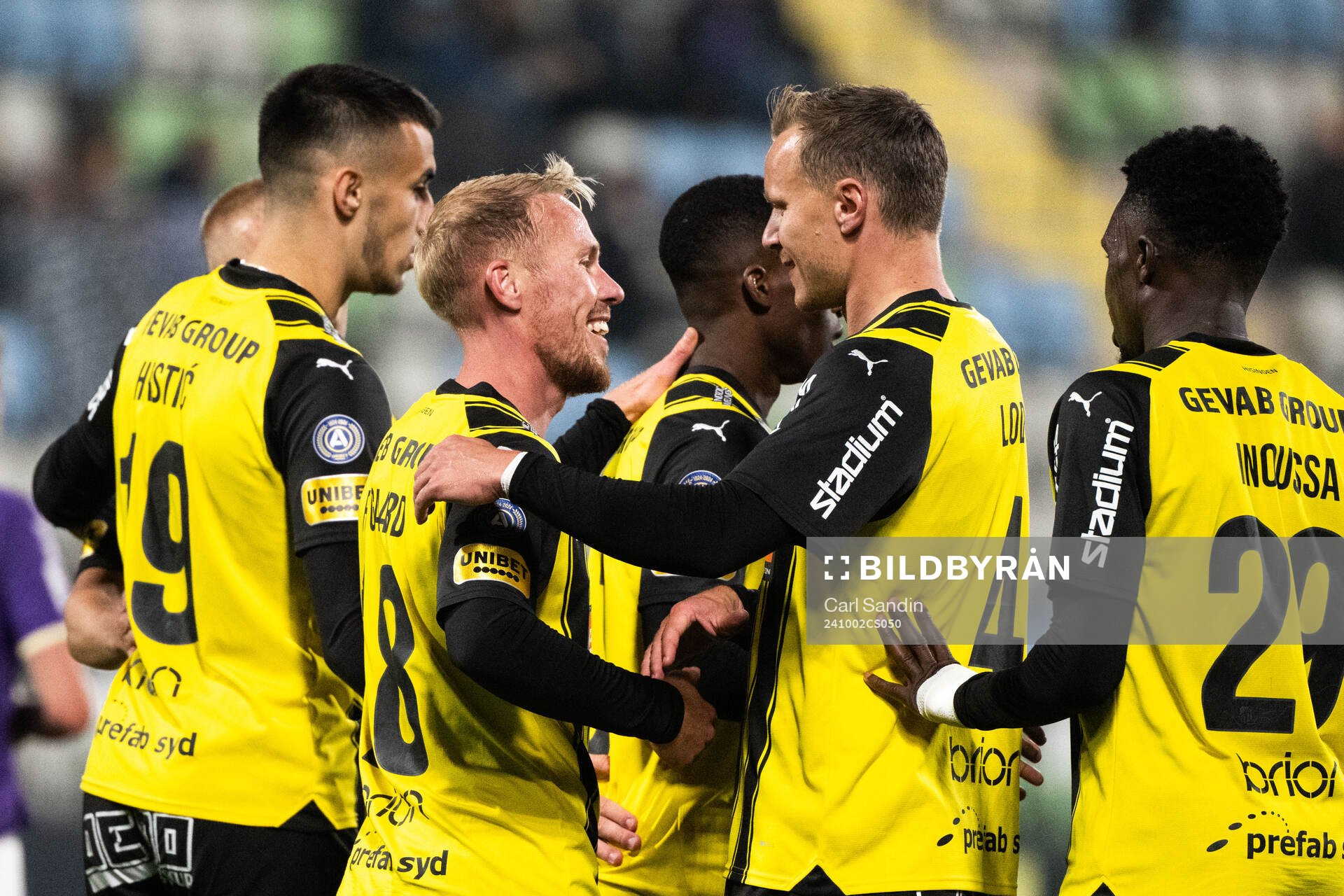 Häckens Mikkel Rygaard Jensen jublar med Marius Lode