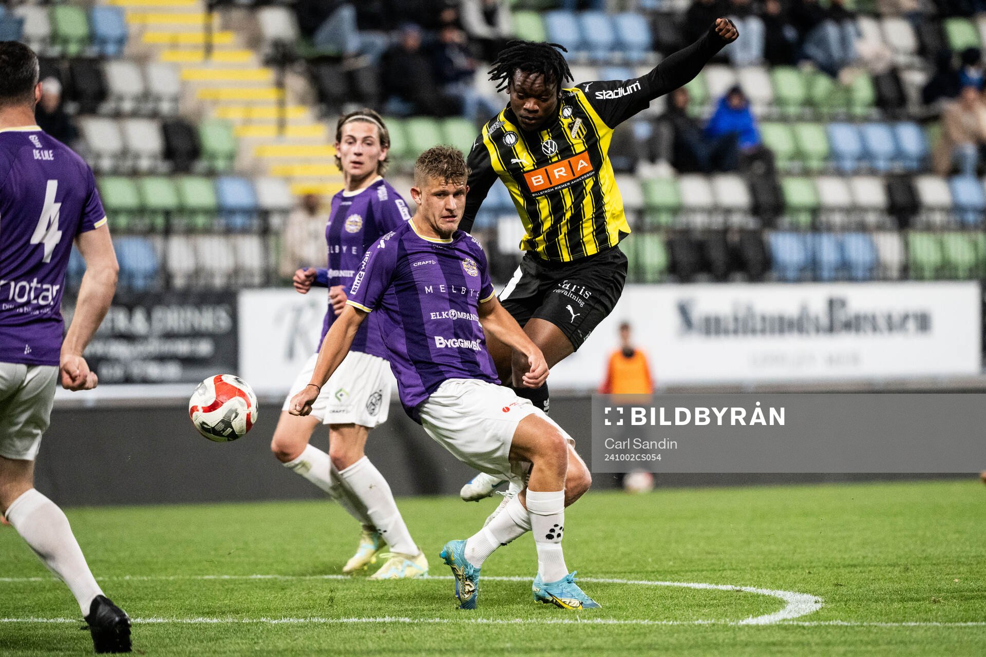 IK Tords Andreas Karlsson och Häckens Jeremy Agbonifo