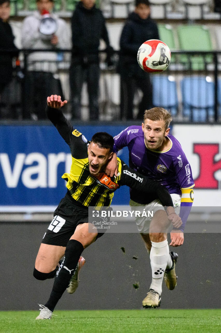 Häckens Srdjan Hrstic och IK Tords Alex Petrovic under fotbollsmatchen i Svenska Cupen mellan IK Tord och Häcken den 2 oktober 2024 i Jönköping.