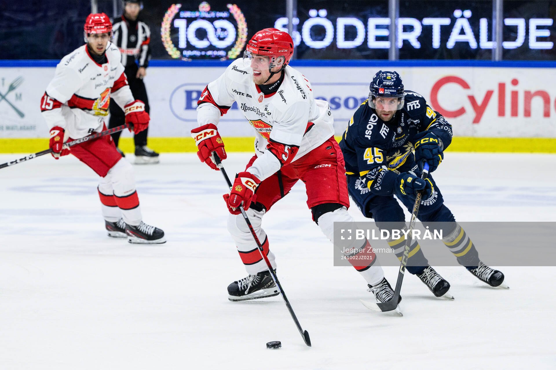 Almtunas Jonatan Lundgren och Södertäljes Sebastian Dyk