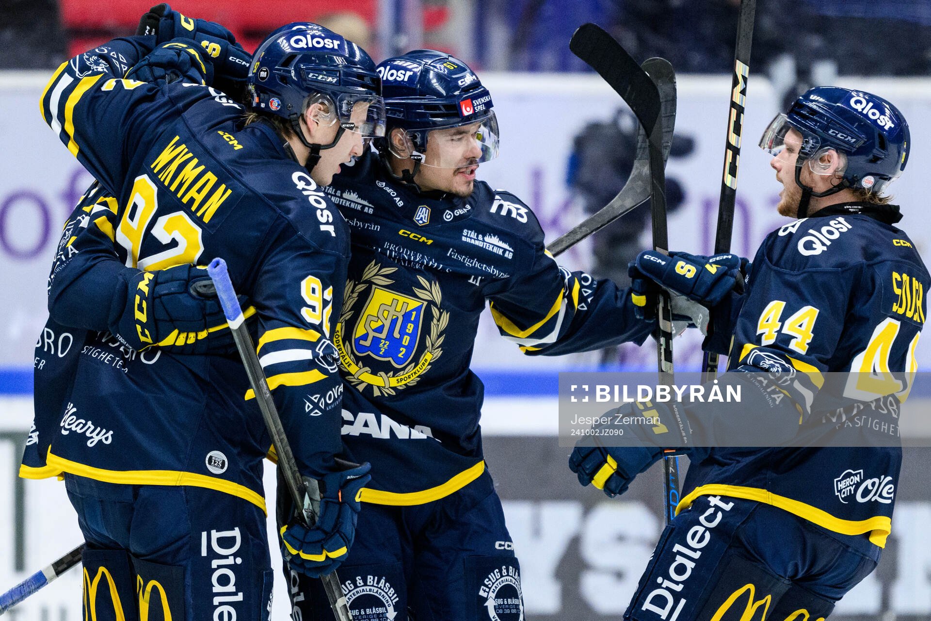 Södertäljes Miikka Pitkänen jublar