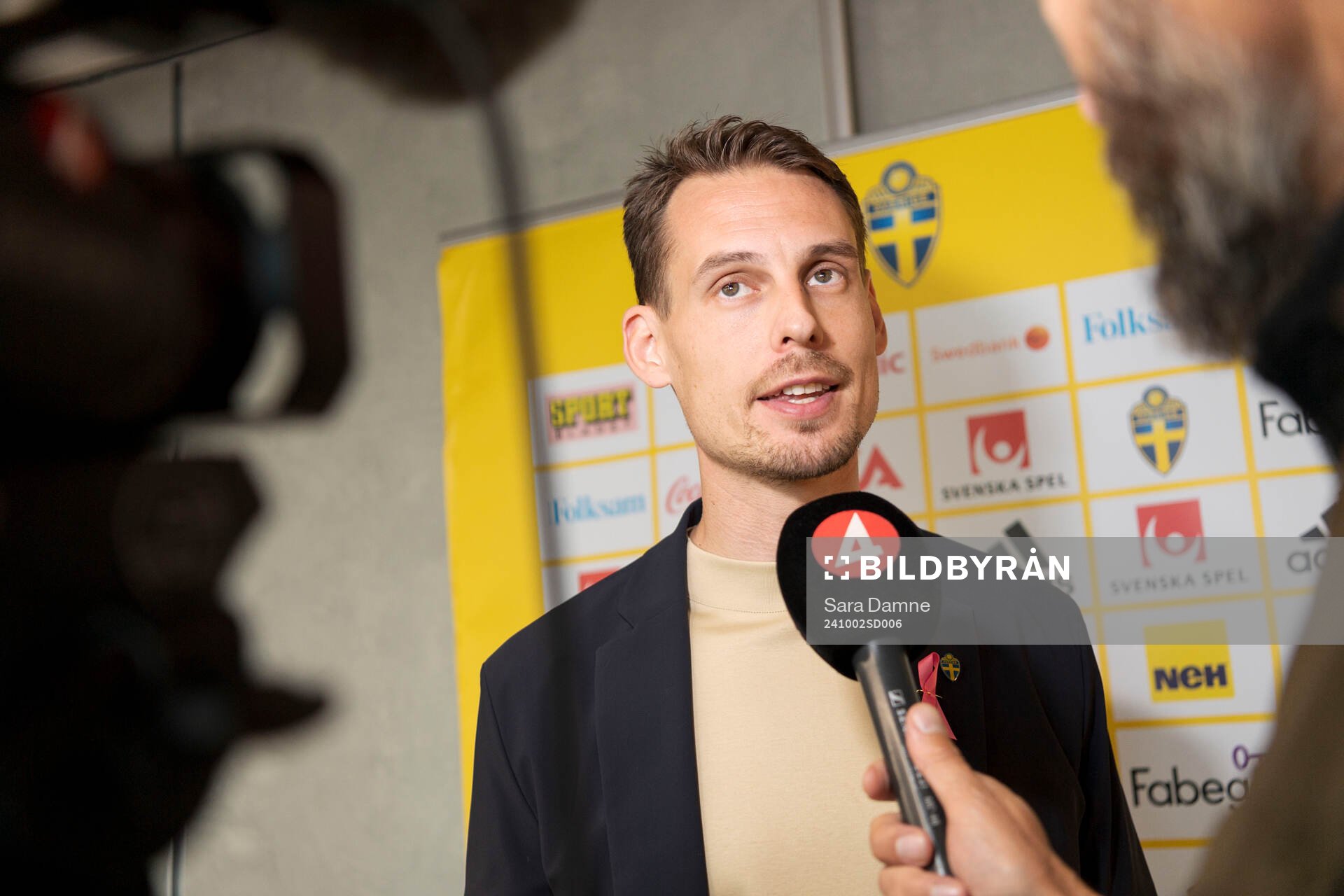 Head coach Daniel Bäckström of the