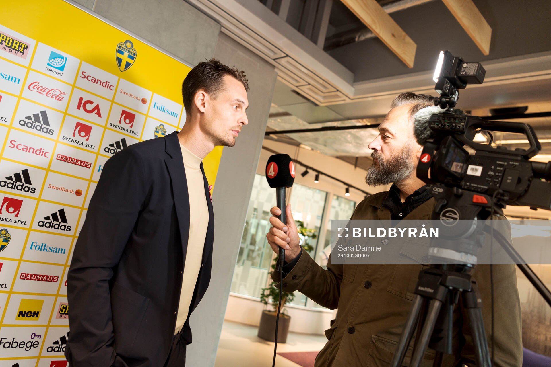 Head coach Daniel Bäckström of the