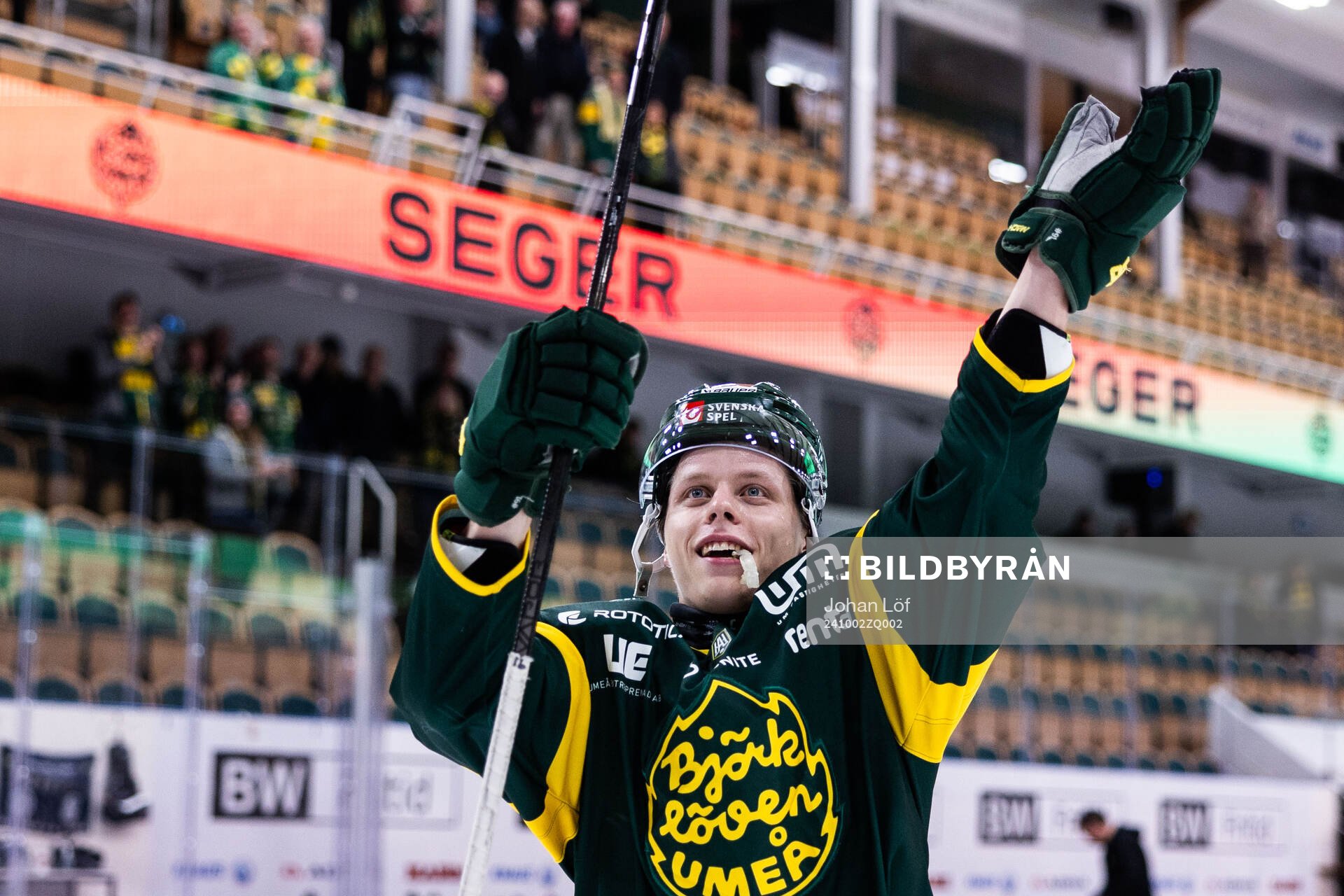 Björklövens Oscar Tellström jublar