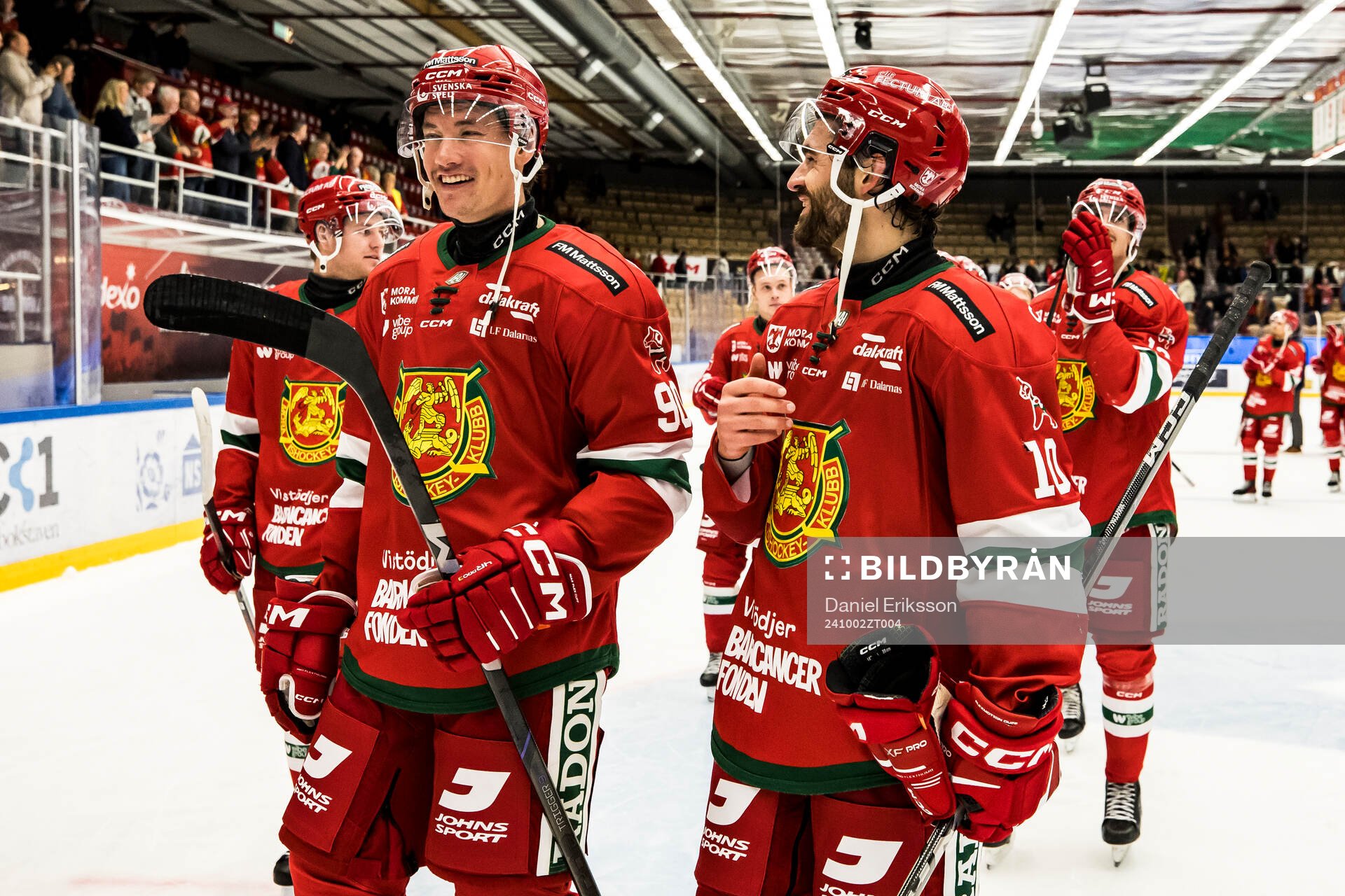 Moras Todd Burgess och Max Martin jublar