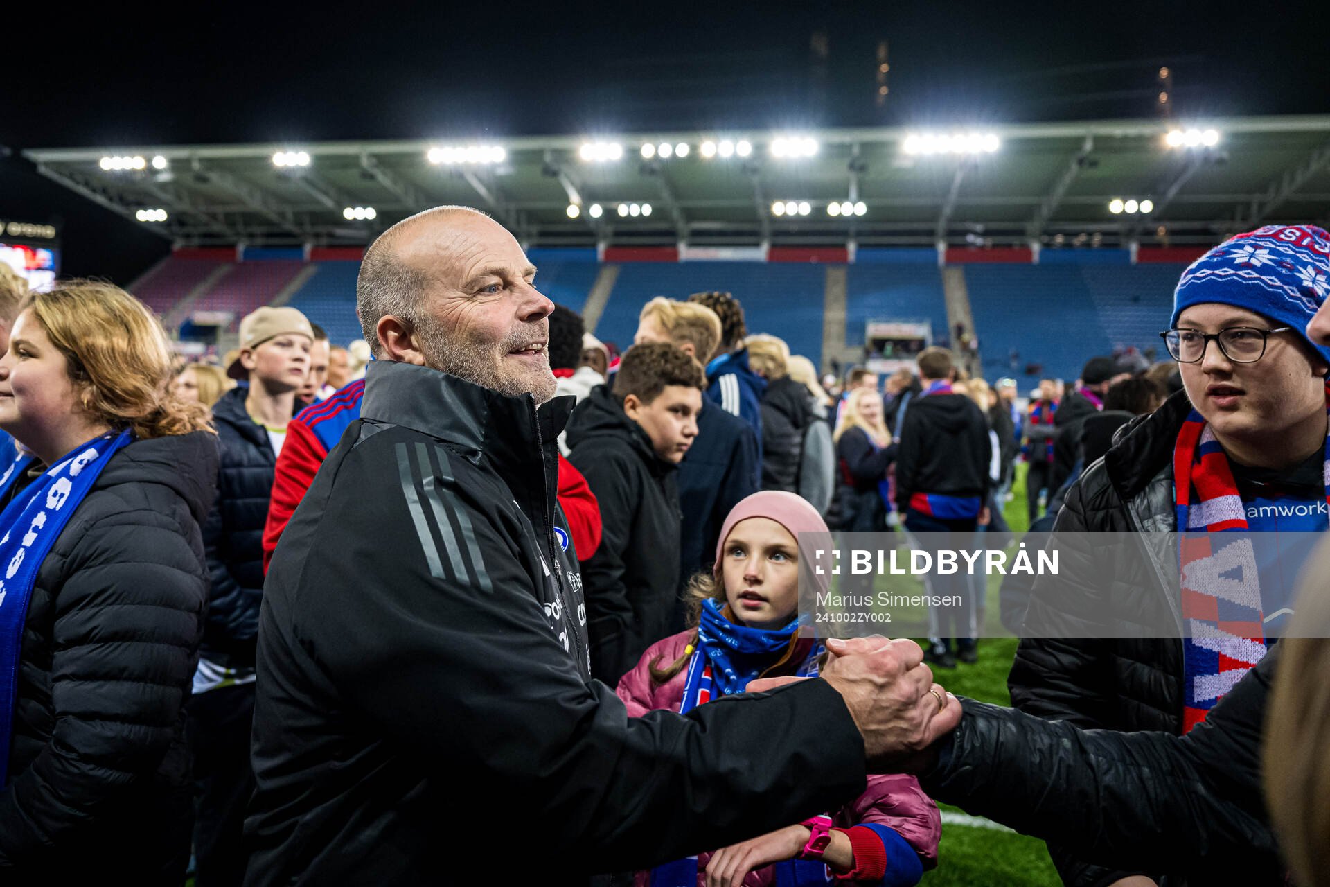 Geir Bakke, head coach of Vålerenga, celebrates promotion