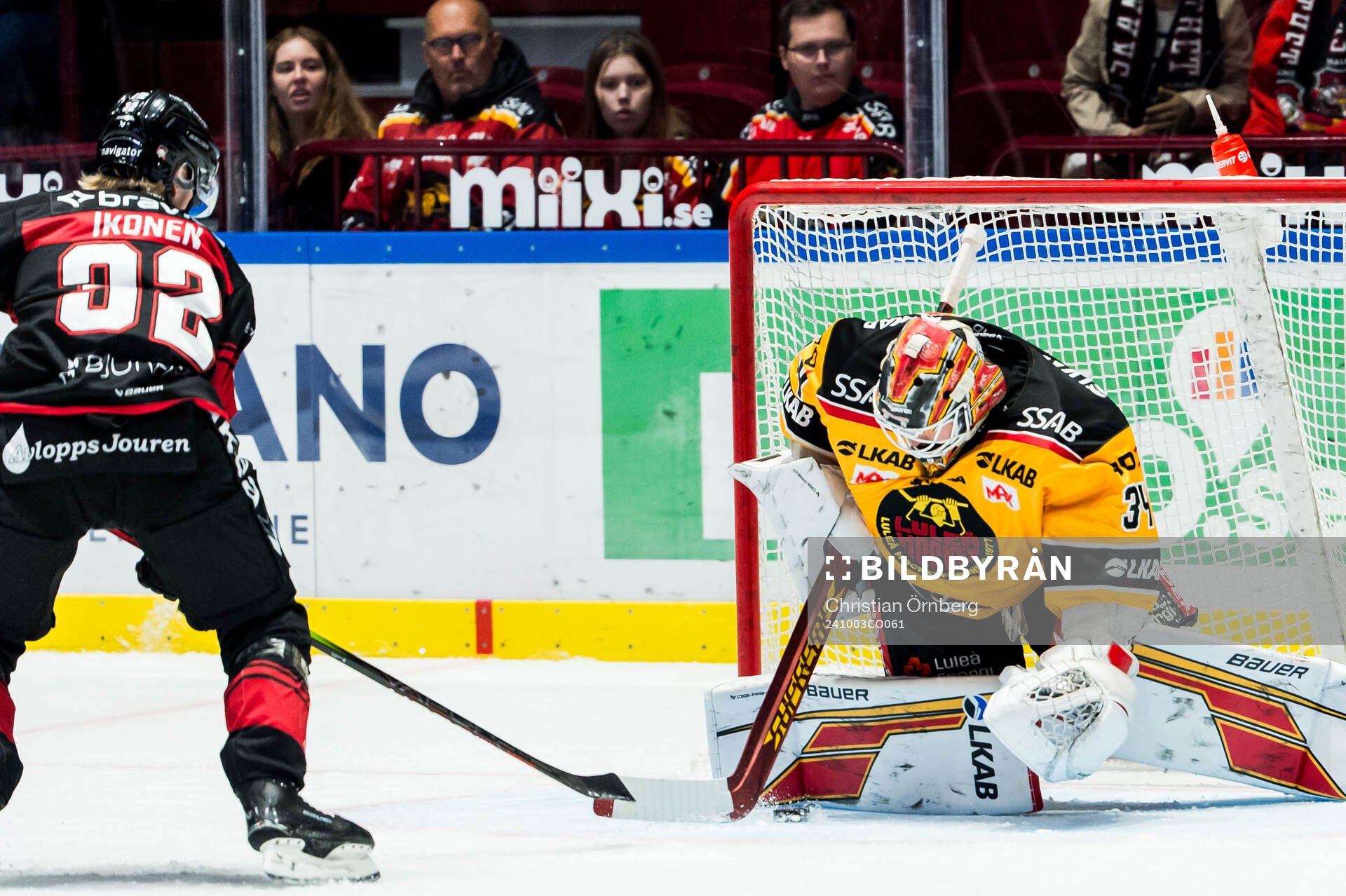 Malmö Redhawks Joona Ikonen och Luleås målvakt Joel
