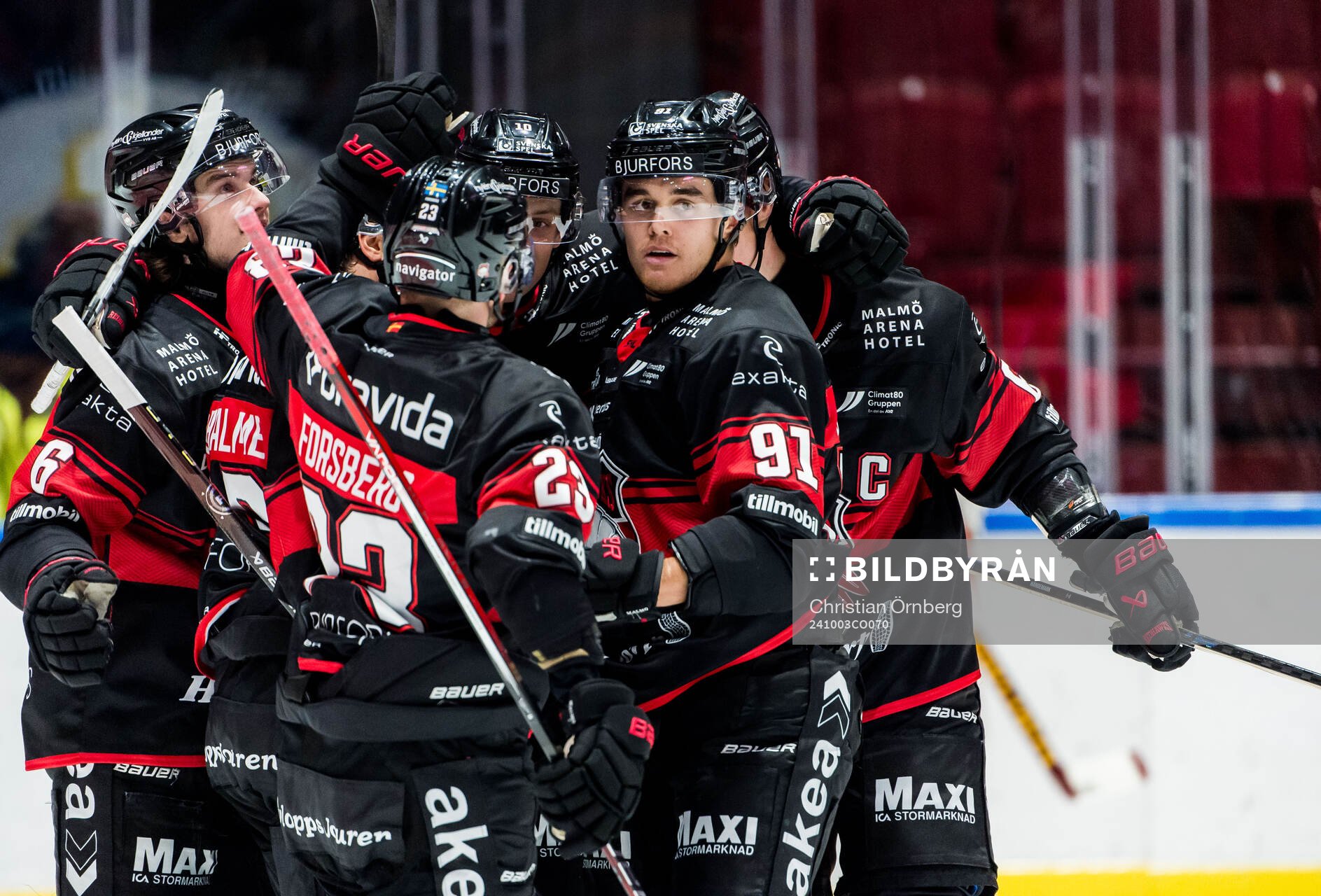 Malmö Redhawks Axel Sundberg jublar