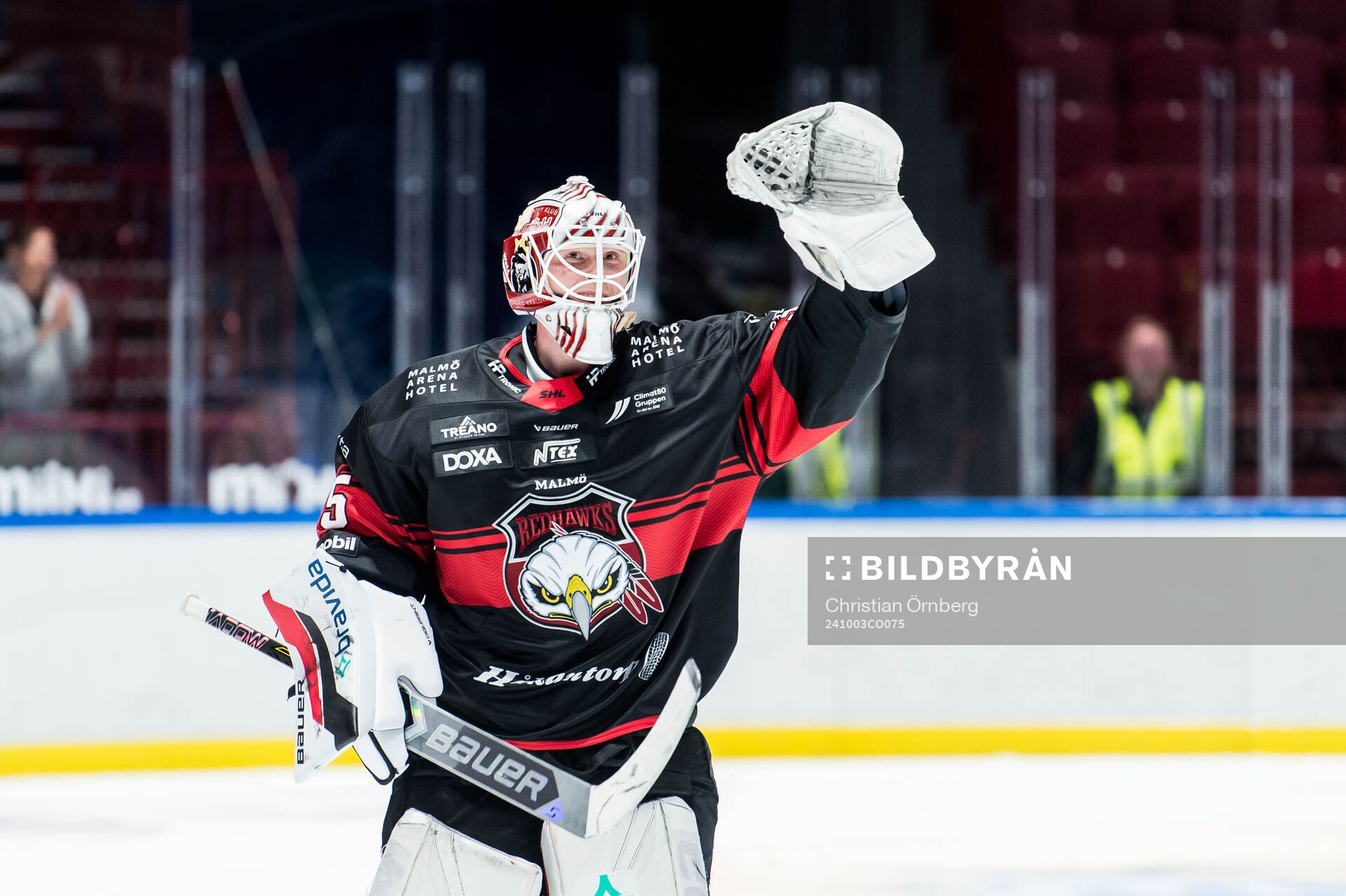 Malmö Redhawks målvakt Henri Kiviaho jublar