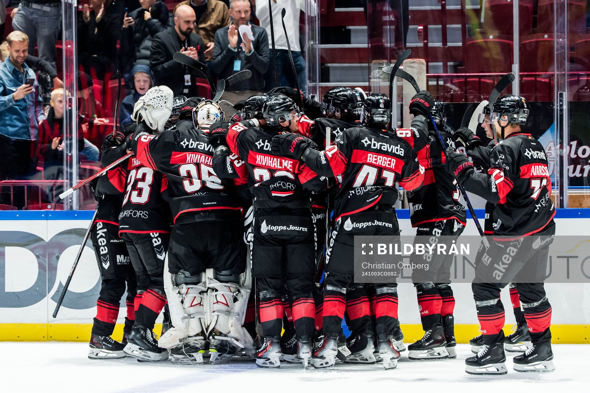 Malmö Redhawks spelare jublar