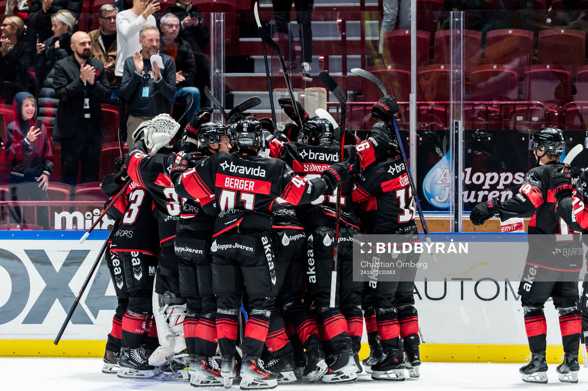 Malmö Redhawks spelare jublar