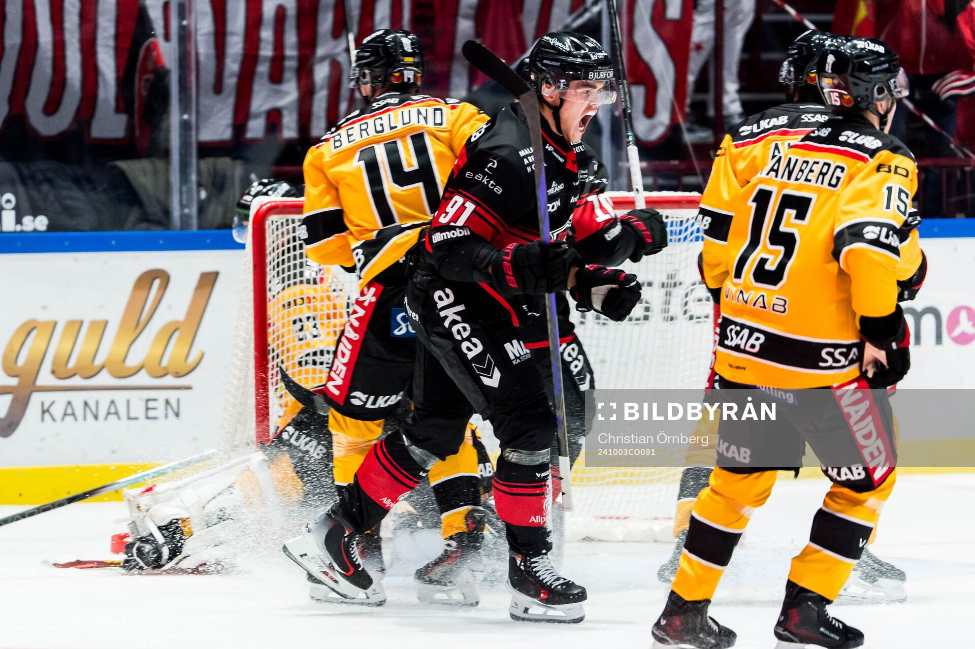 Malmö Redhawks Axel Sundberg jublar