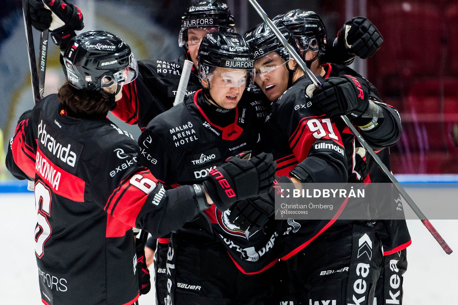 Malmö Redhawks Axel Sundberg jublar