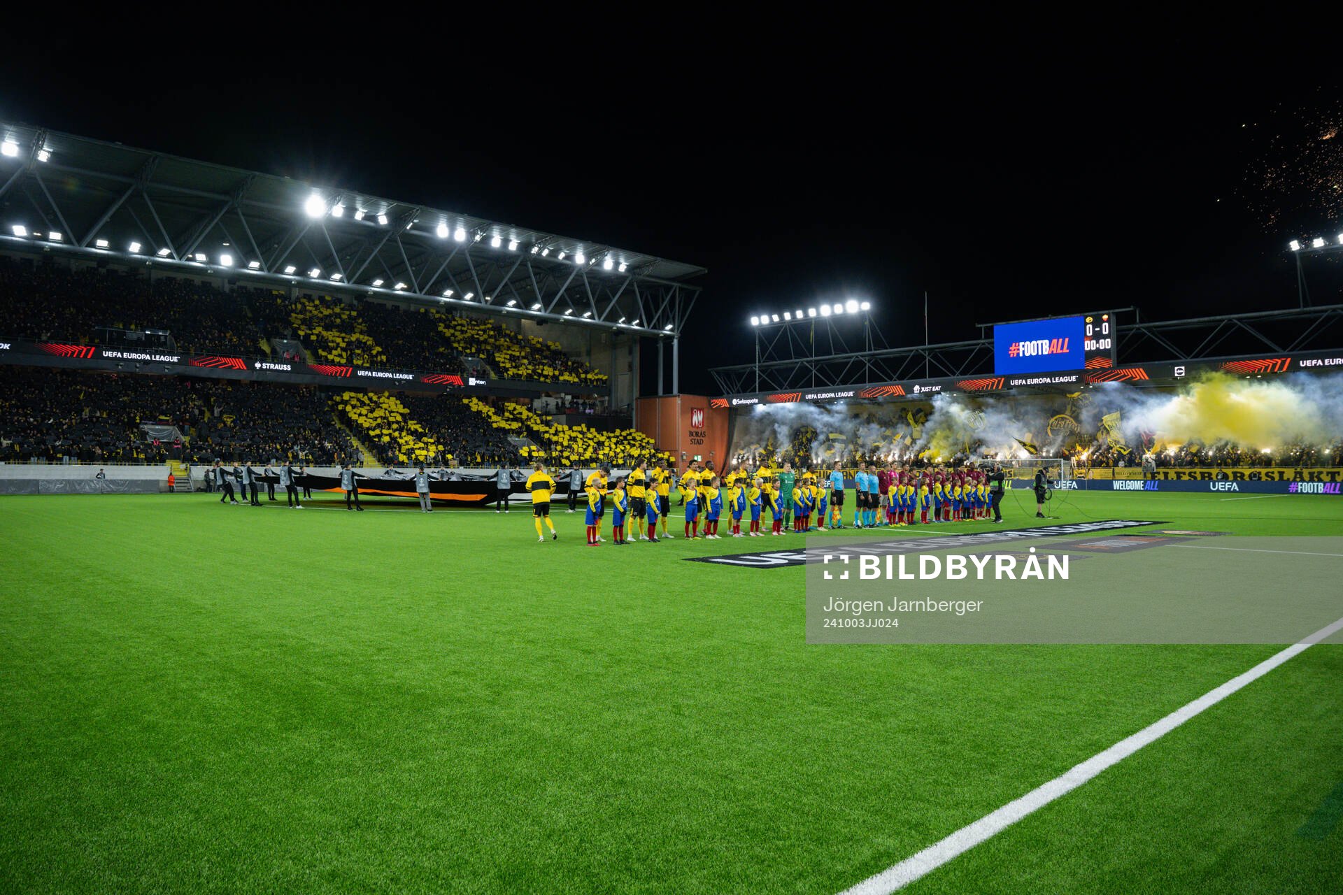 The players at line up