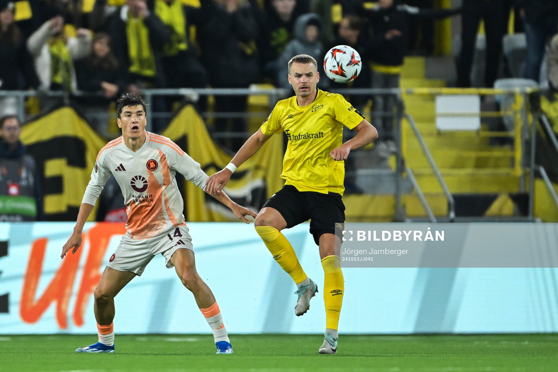 Eldor Shomurodov of Roma and Gustav Henriksson of Elfsborg