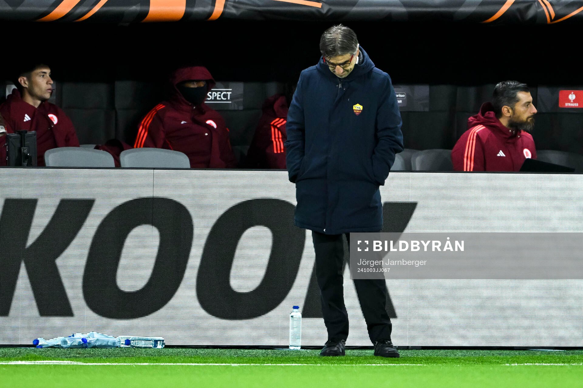 Head coach Ivan Juric of Roma looks dejected