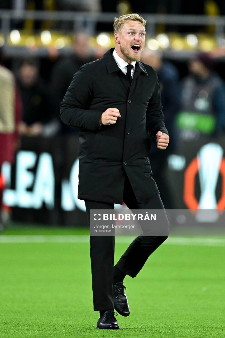 Manager Oscar Hiljemark of Elfsborg celebrates